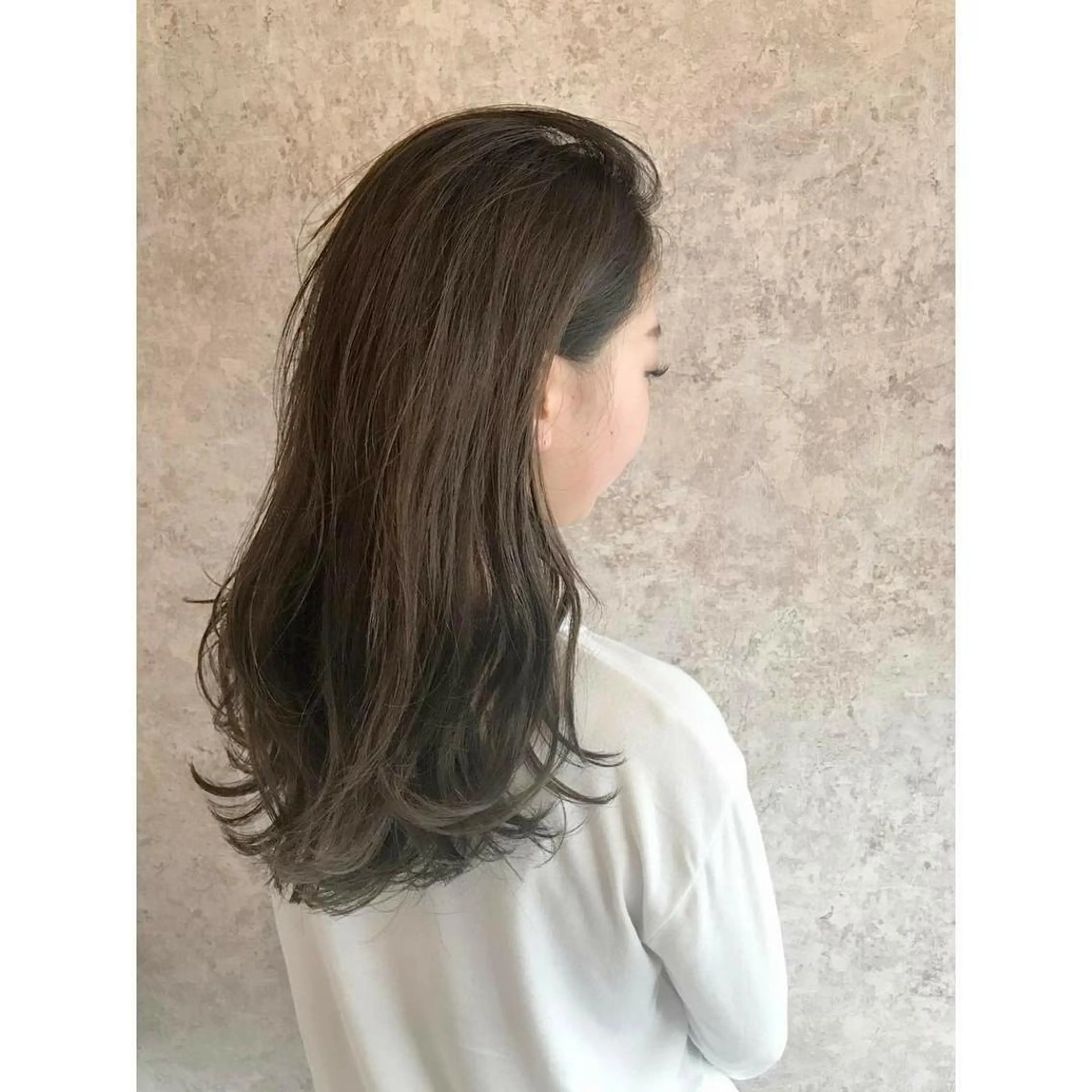 ミディアム due hair 京都駅前店 MILBON オージュア認定サロン【デューヘアー】所属・ハイトーンブリーチ 土坂　由志【京都】のヘアスタイル