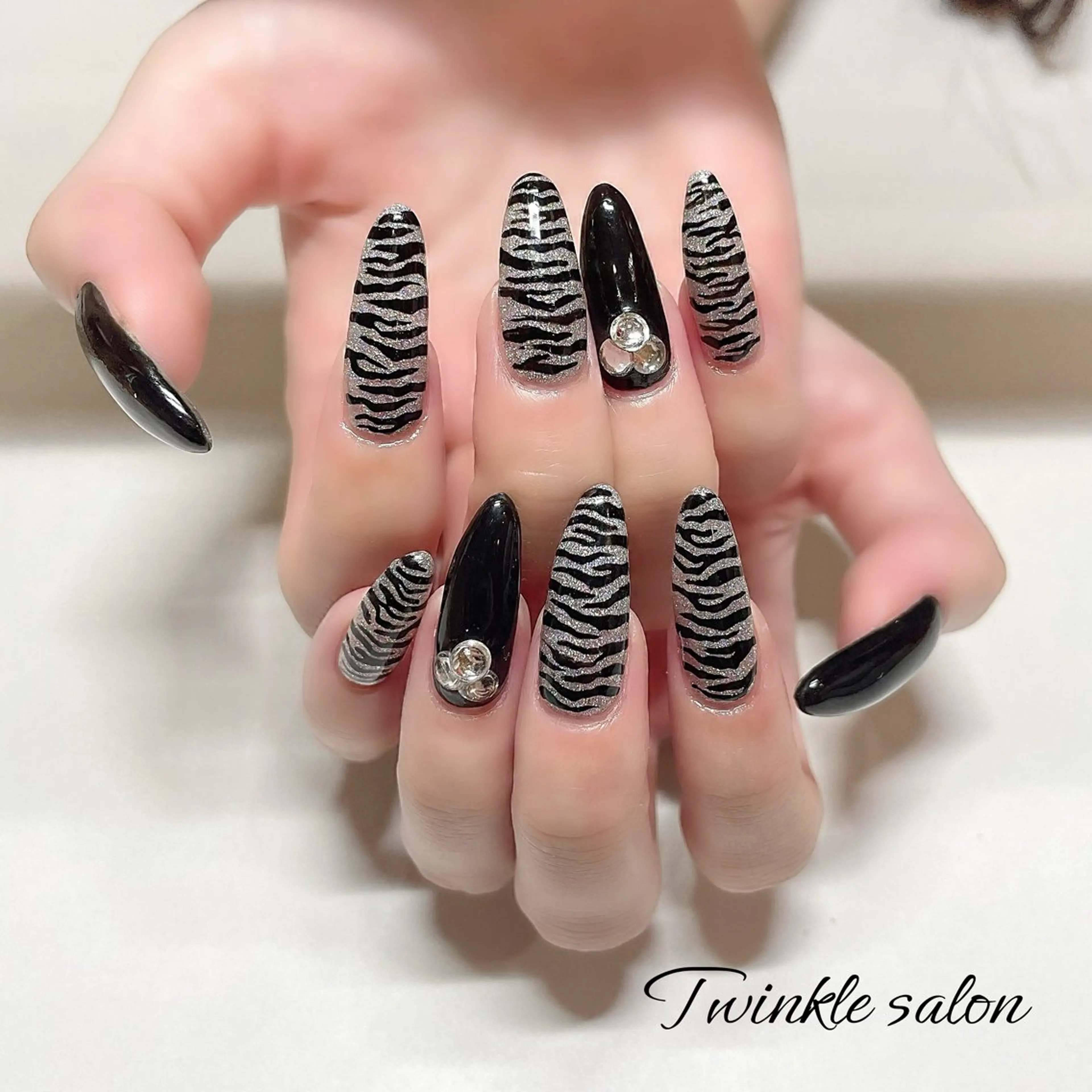 ネイル ハンドネイル ハンドケア 中井 綾香の眉毛・アイブロウイメージ