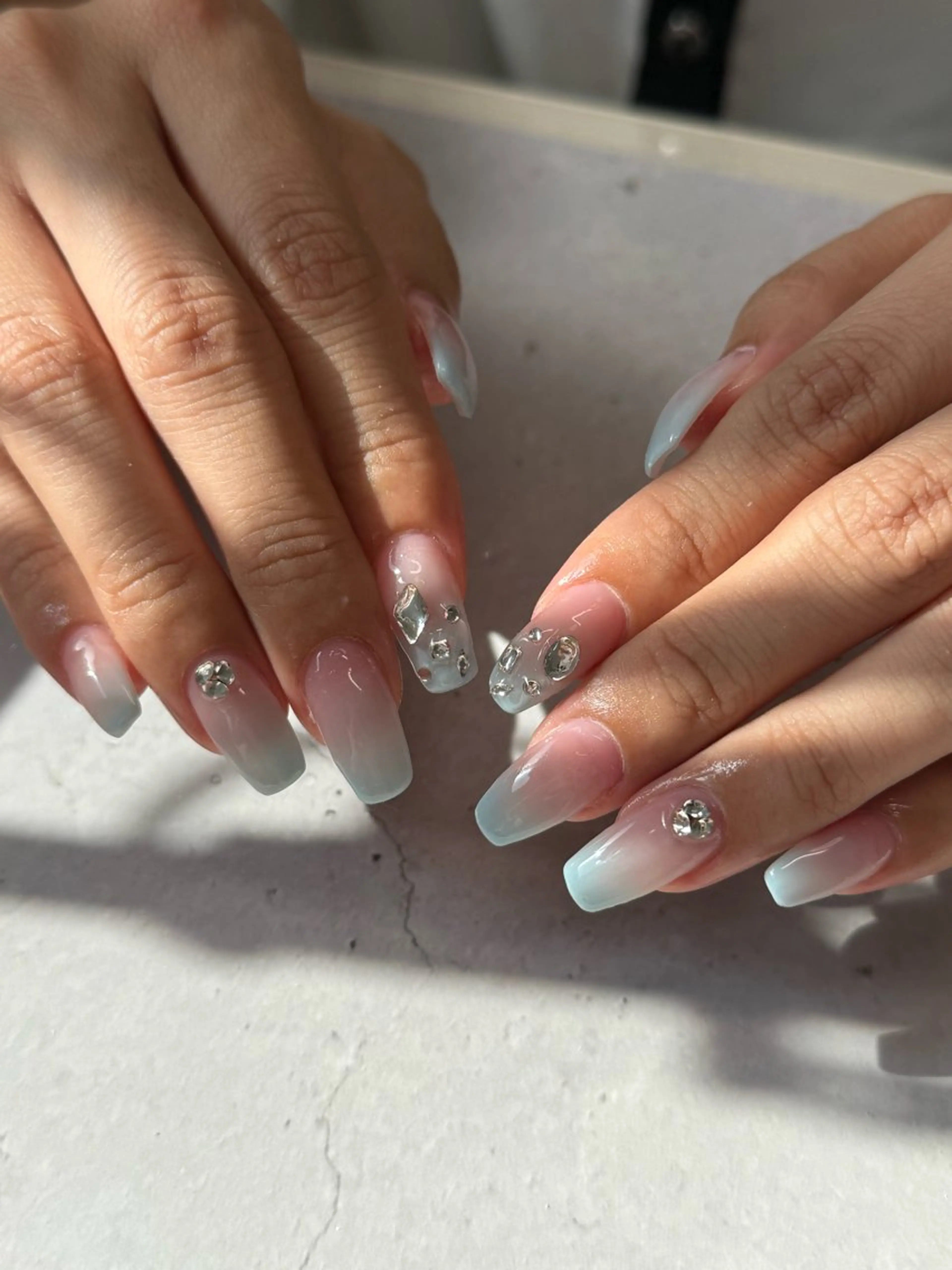 ネイル ブルー キラキラネイル ピンク 夏ネイル nailroom amyのネイルデザイン