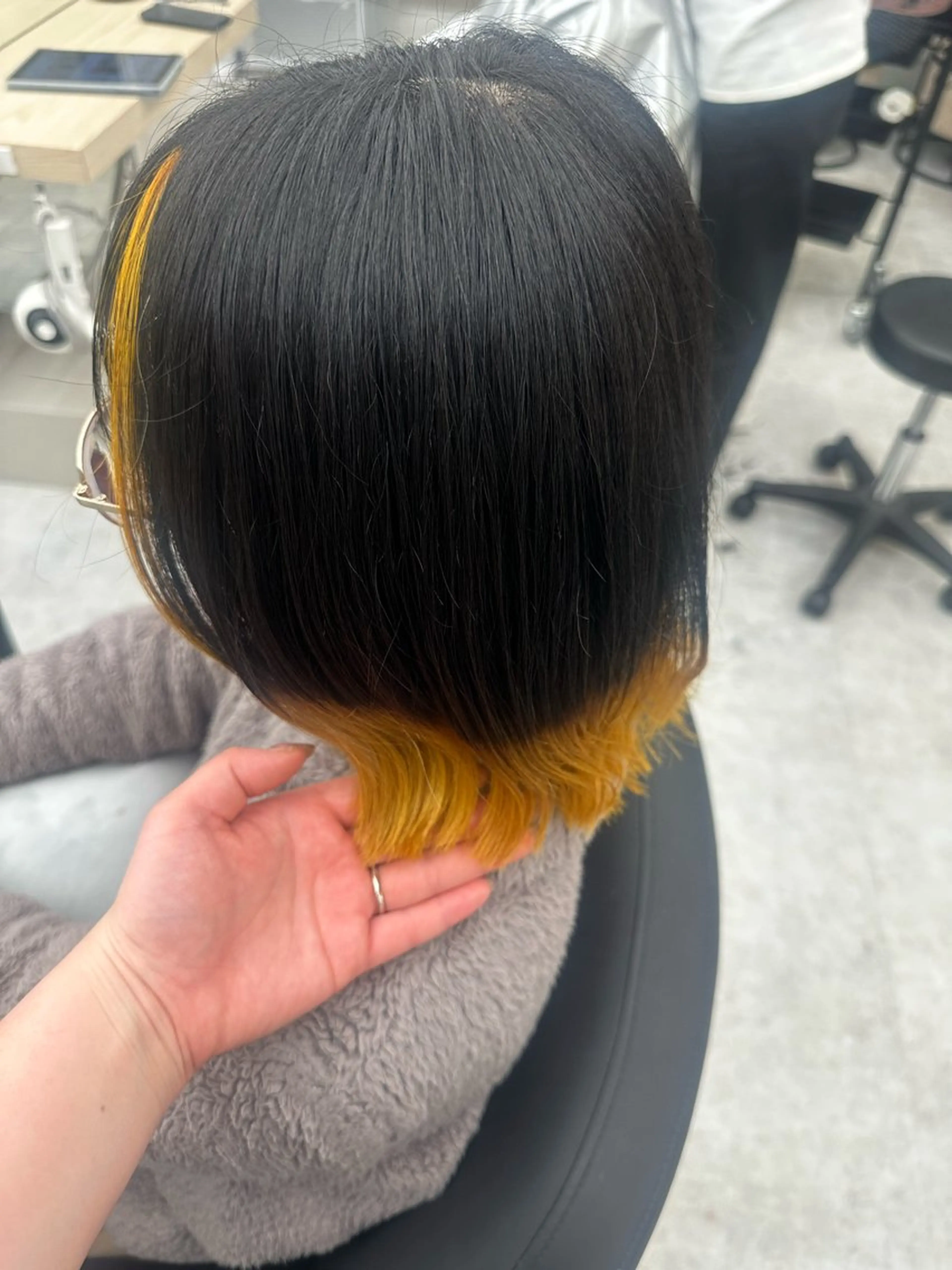 ミディアム カラー 顔周りカット MOE ~ EIGHT ~のヘアスタイル