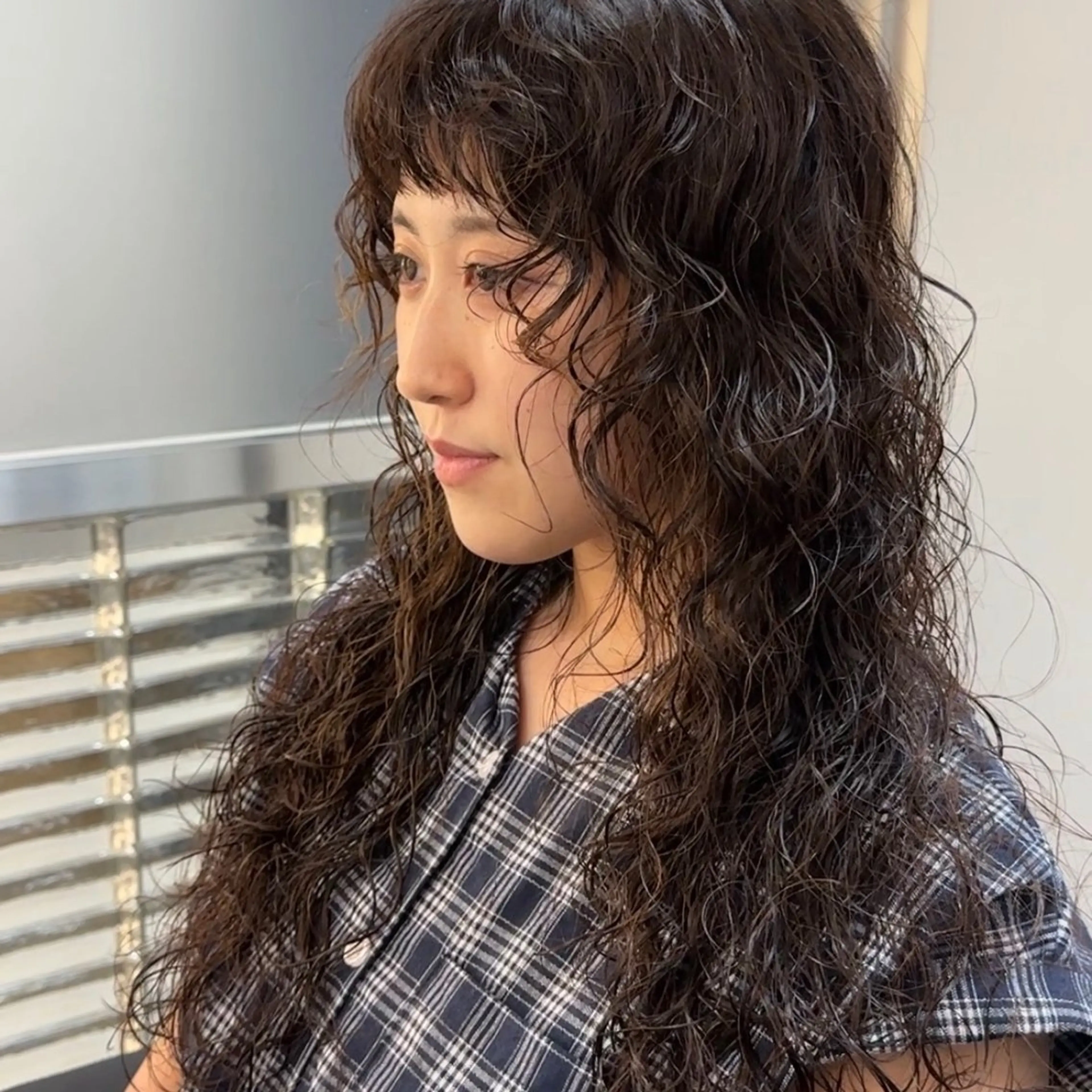 ロング パーマ 顔周りカット カット パーマ トリートメント FBeauty 青山店所属・パーマ特化美容師 表参道のヘアスタイル