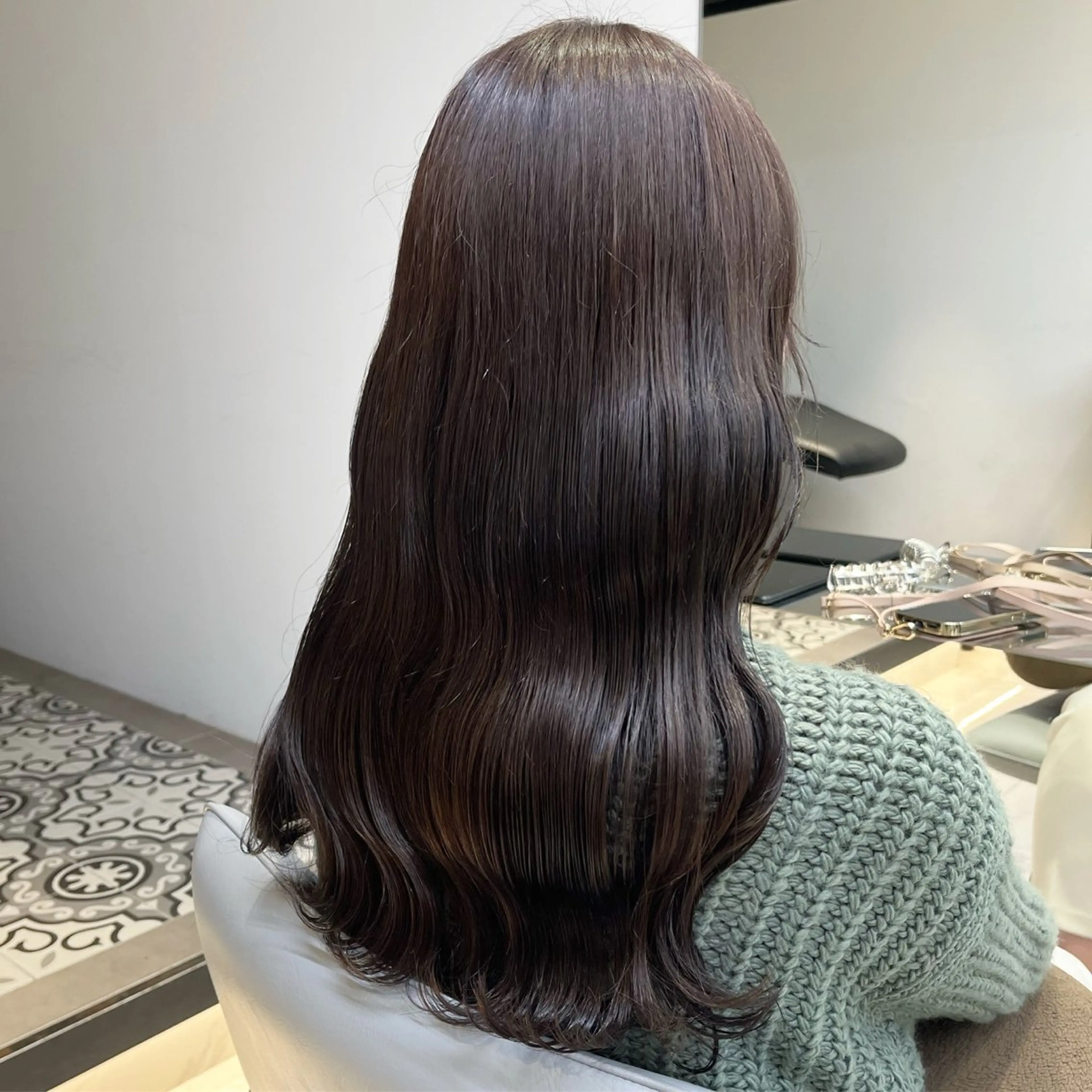セミロング カラー アッシュ ブルーカラー ブルーラベンダー ブラウンカラー ショコラブラウン ヘアカラー トリートメント ヘッドスパ ヘアセット カジュアルを女っぽく 𝗮𝘆𝗮𝗰𝗼のヘアスタイル