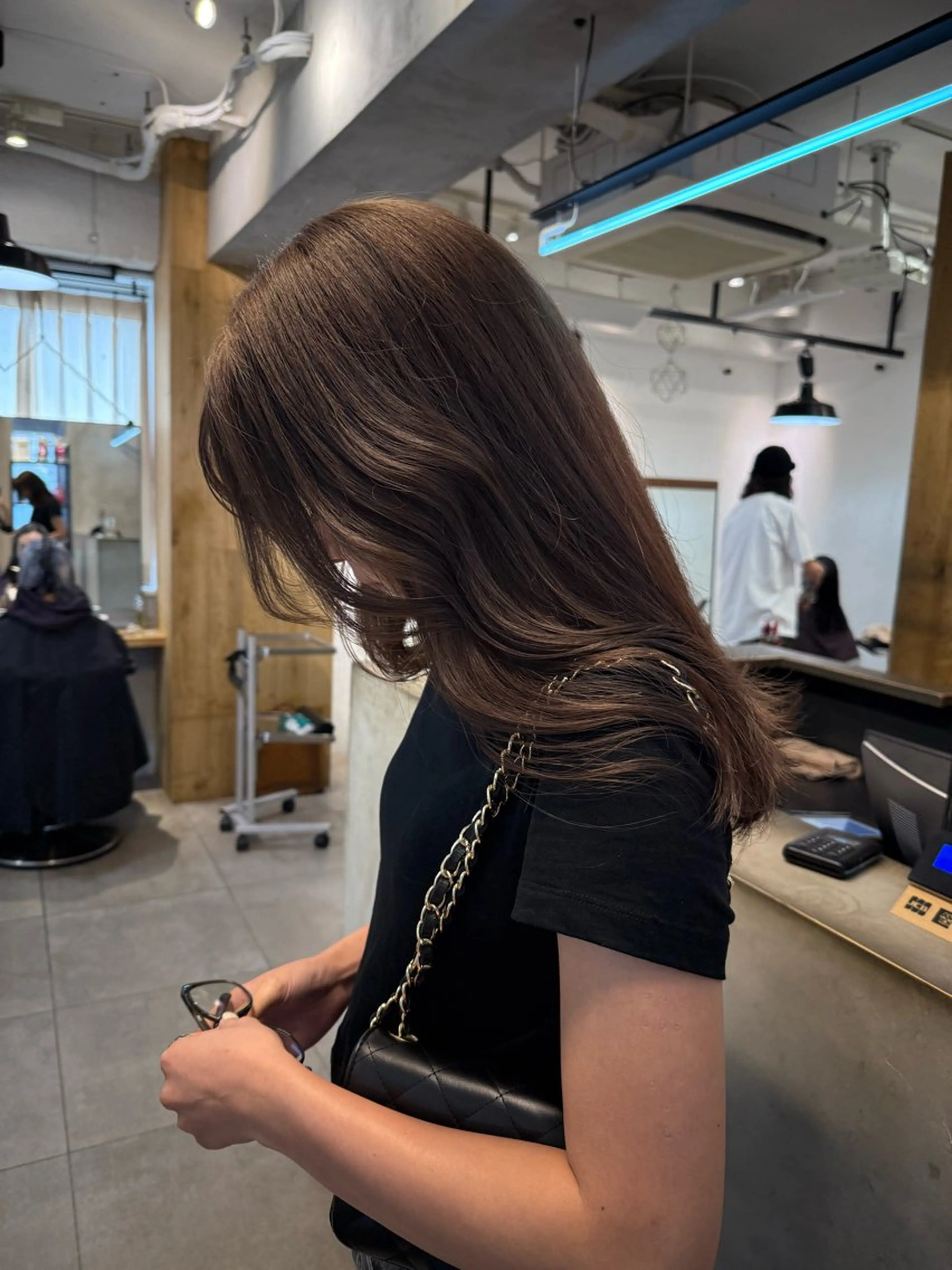 セミロング カラー ミルクティー× グレージュMOMOのヘアスタイル