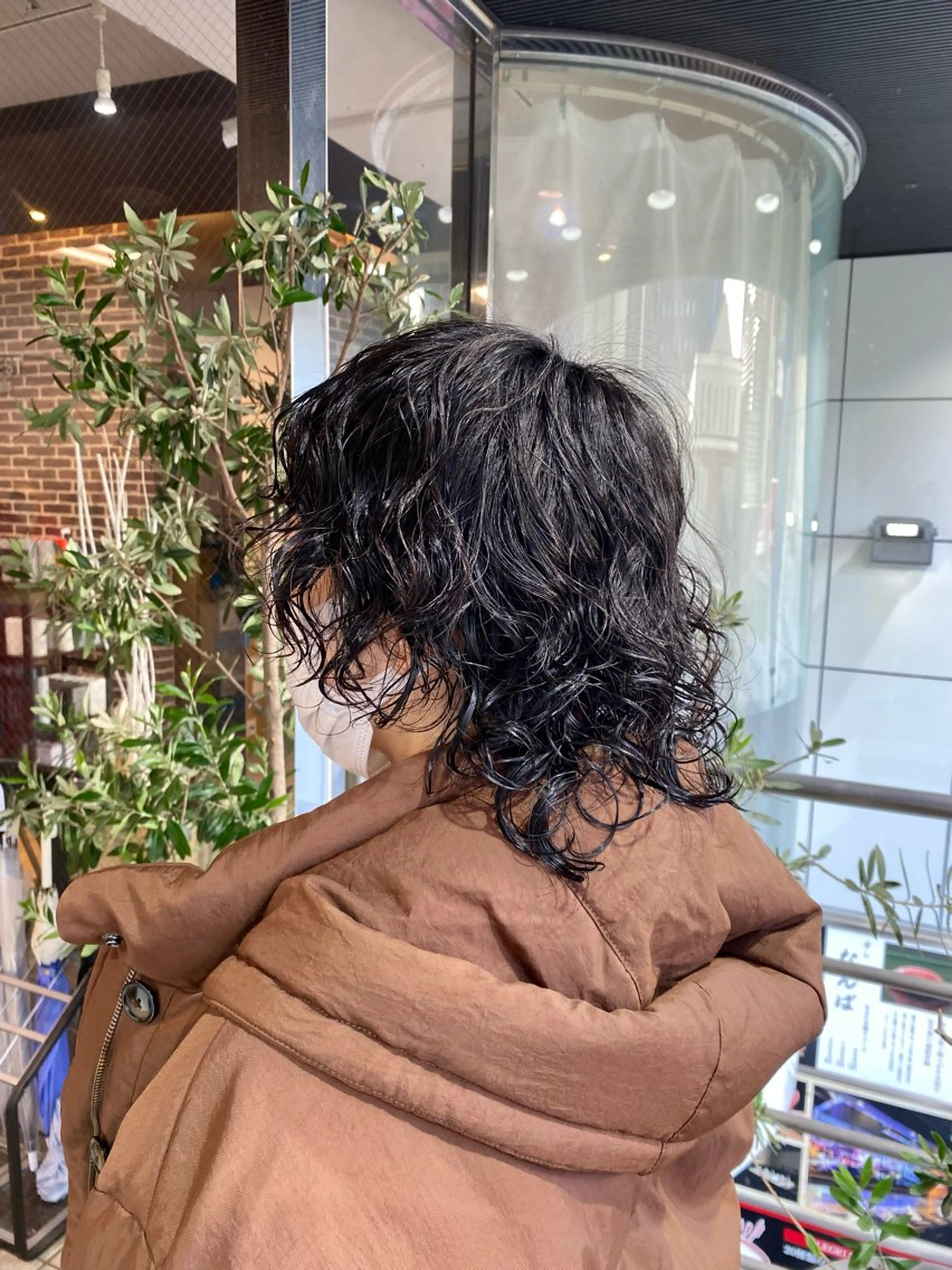 ショート パーマ 髪質改善 トリートメント ウルフカット 酸性ストレート ストレートパーマ カット パーマ トリートメント ヘッドスパ 個性派ネイル /コトミ🐸のネイルデザイン