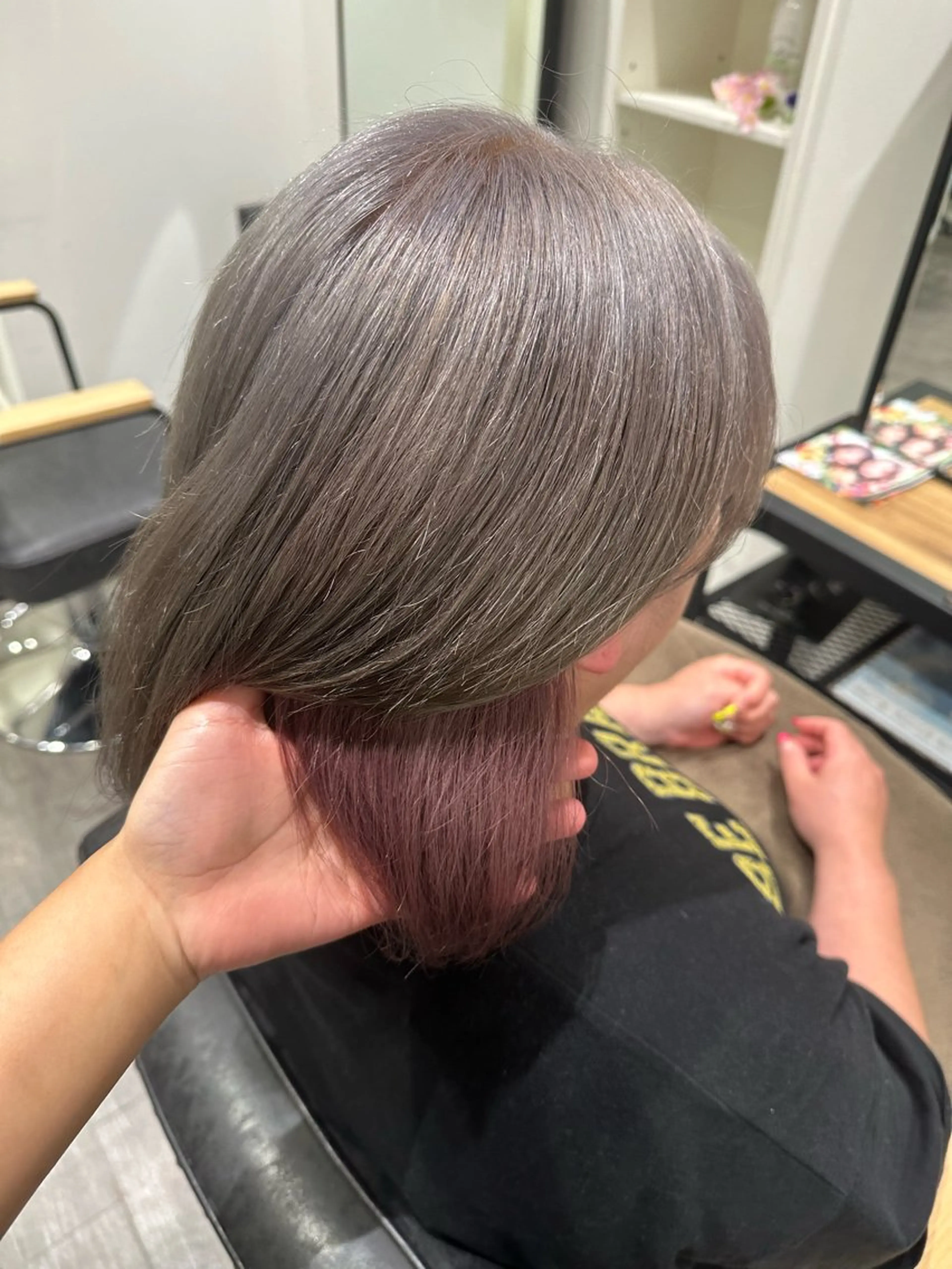 ミディアム カラー ピンクカラー シルバー ホワイトシルバー 艶髪レイヤー上田 紗也🇰🇷💗のヘアスタイル