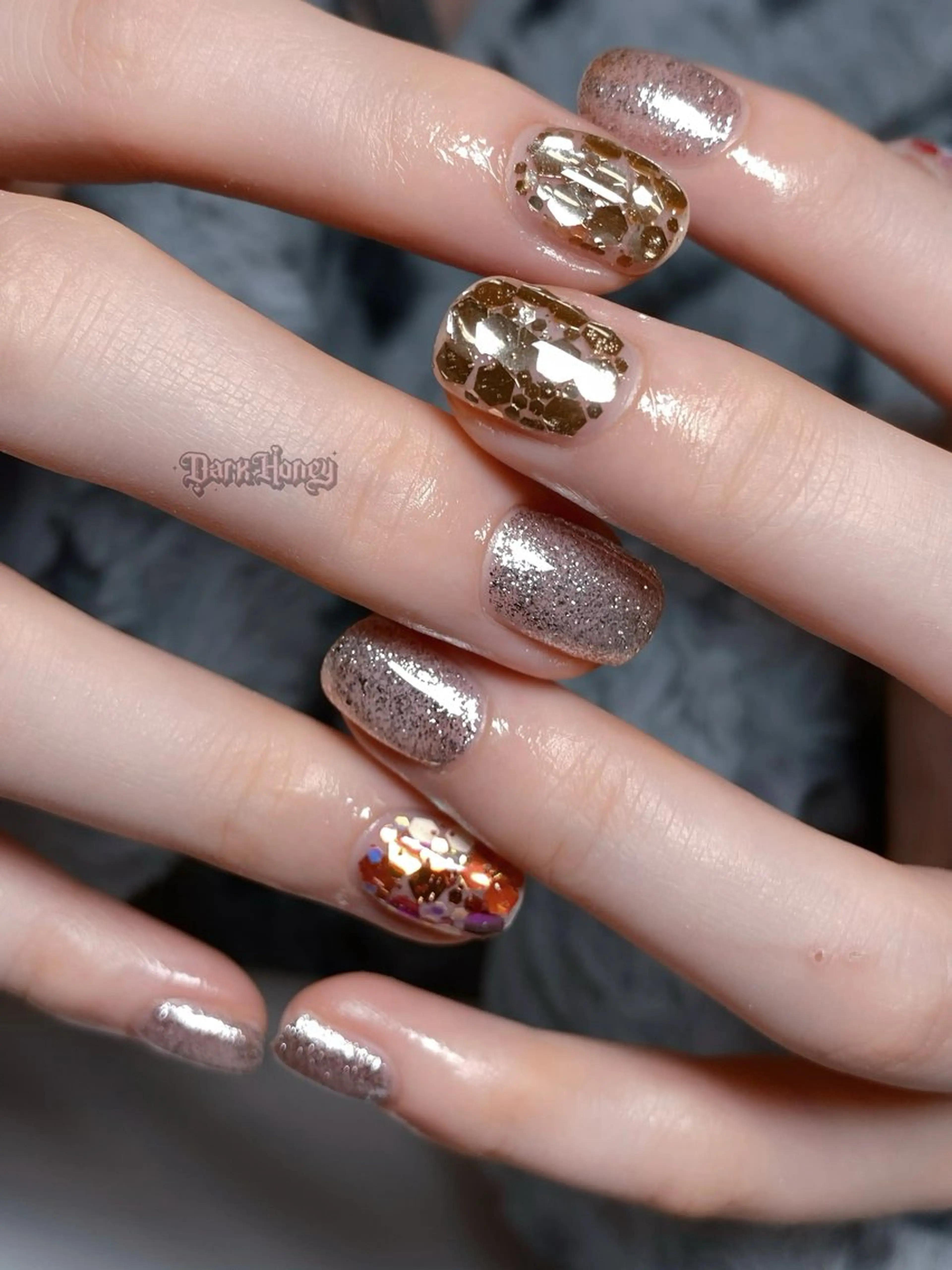 ネイル ゴールド ホログラムネイル シルバー シンプルネイル ハンドネイル ハンドケア DarkHoney 池袋店のネイルデザイン