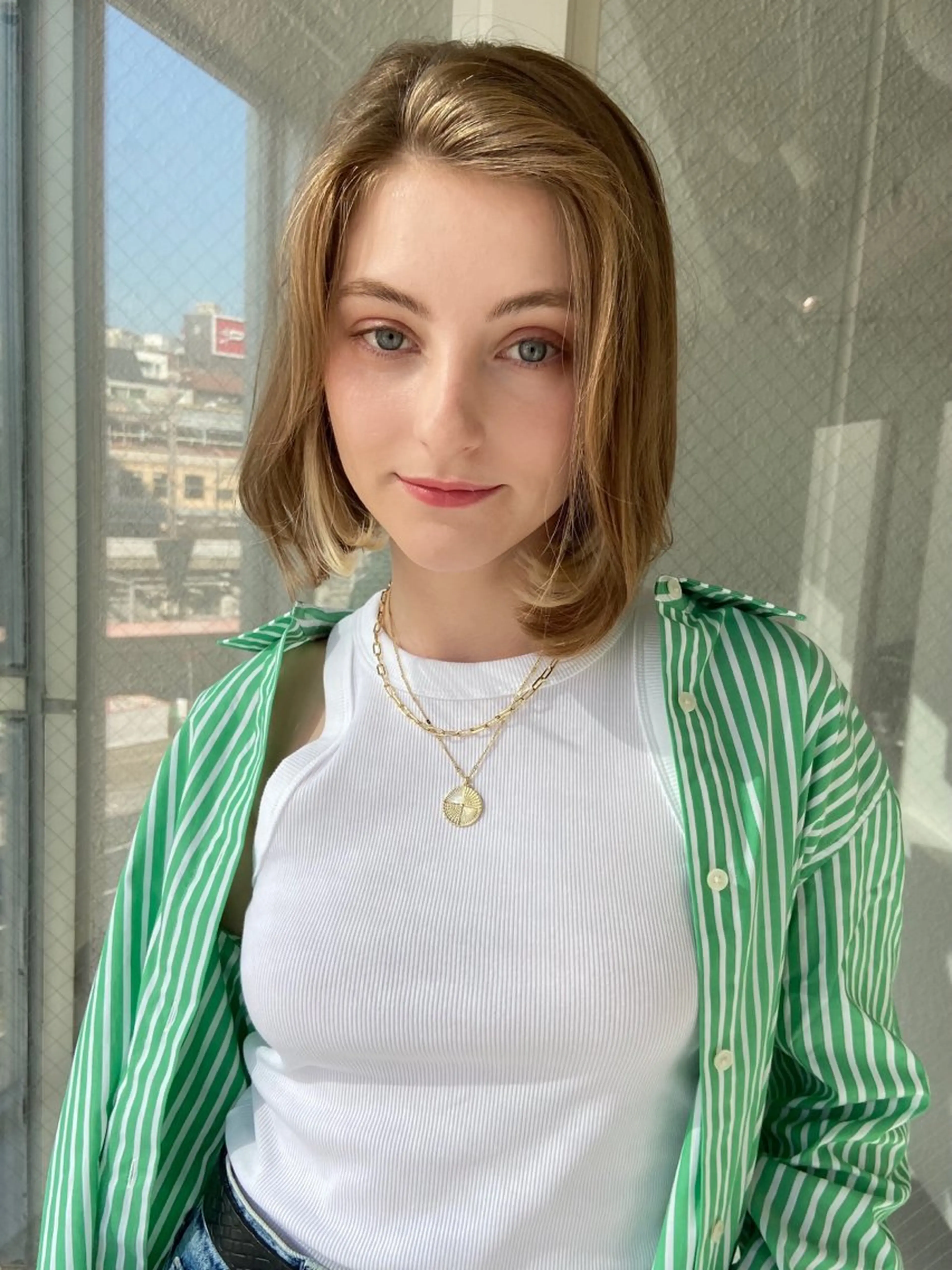 ショート ボブ かきあげバング カット ヘアカラー レイヤーカット⭐️ ブリーチ桑原 日花理のヘアスタイル