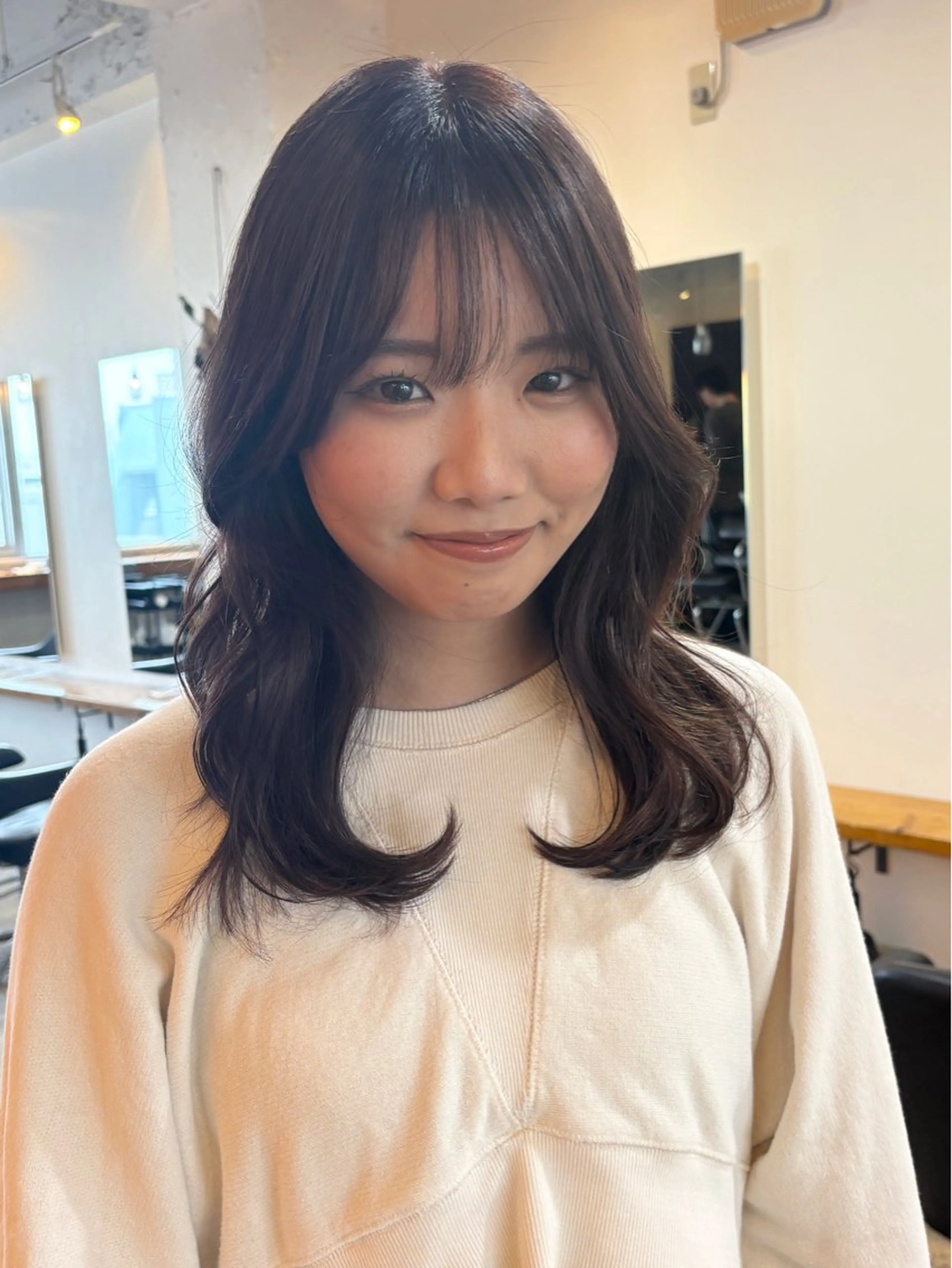 ミディアム カラー カット ヘアカラー トリートメント RIN／韓国ヘア レイヤーカットのヘアスタイル