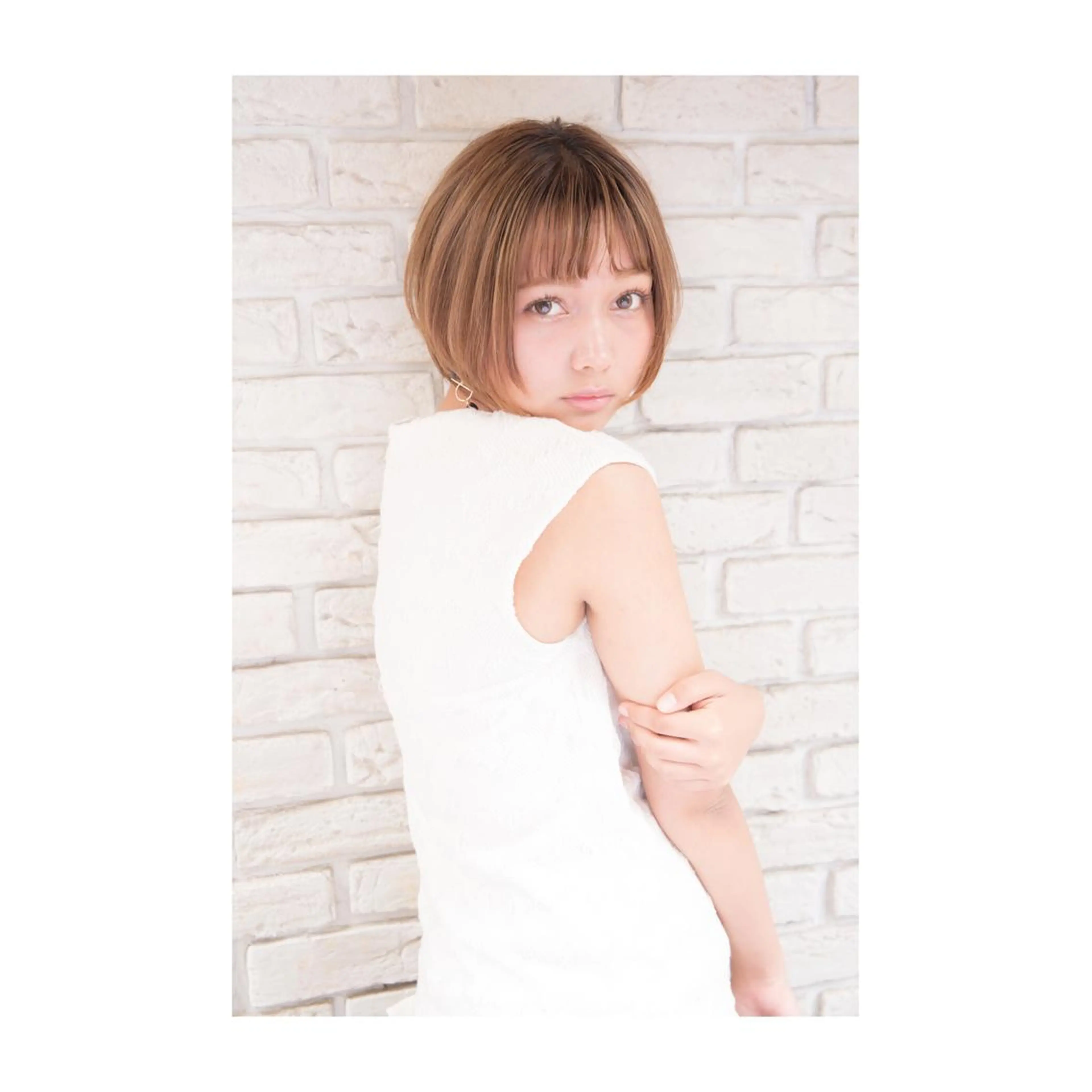 ショート カラー アオガミ （前髪顔周りカット）のヘアスタイル