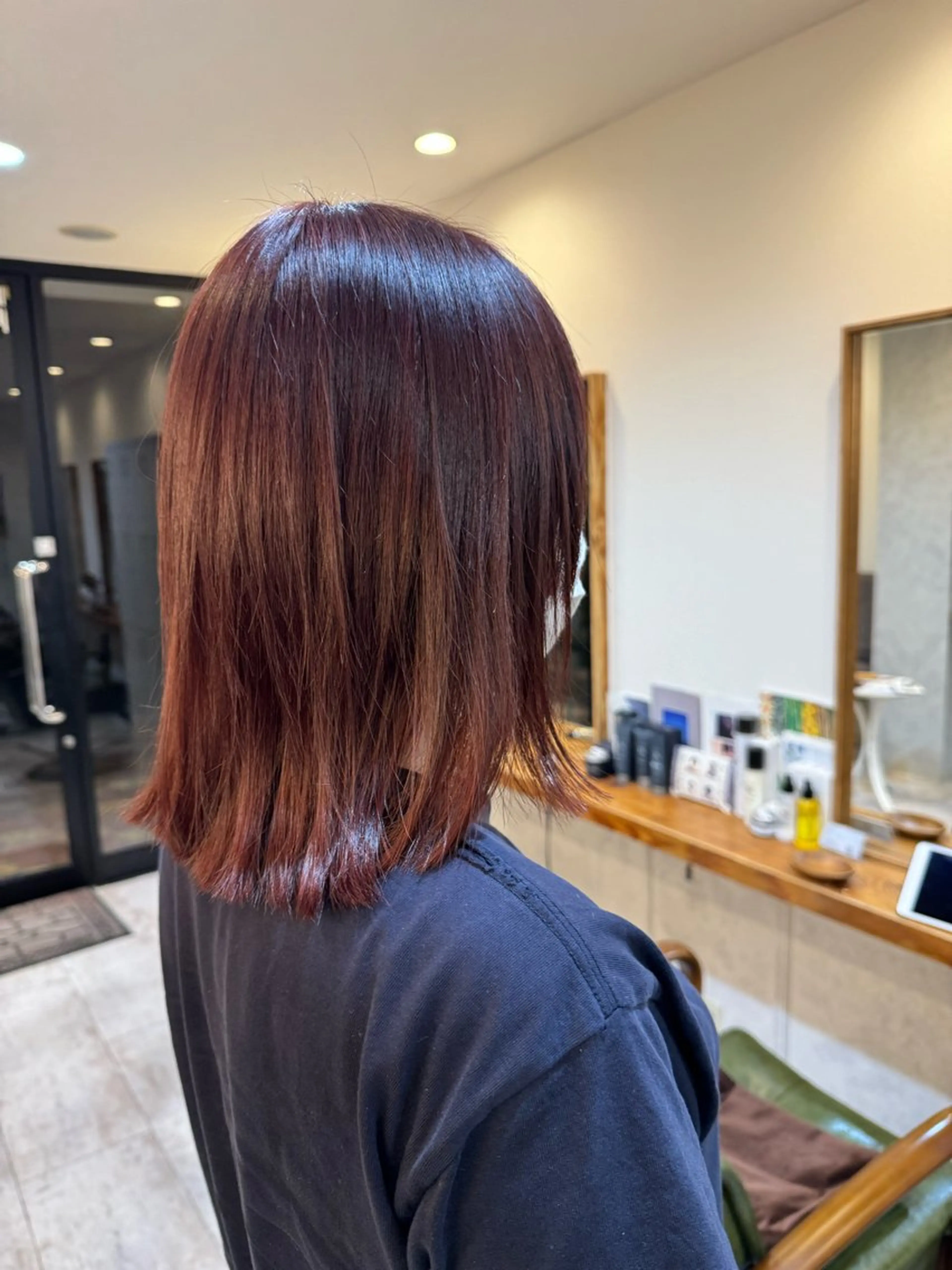 ミディアム カラー ブリーチ ボルドーカラー ハイトーンカラー レッドカラー カット ヘアカラー トリートメント エイト ウメダのヘアスタイル