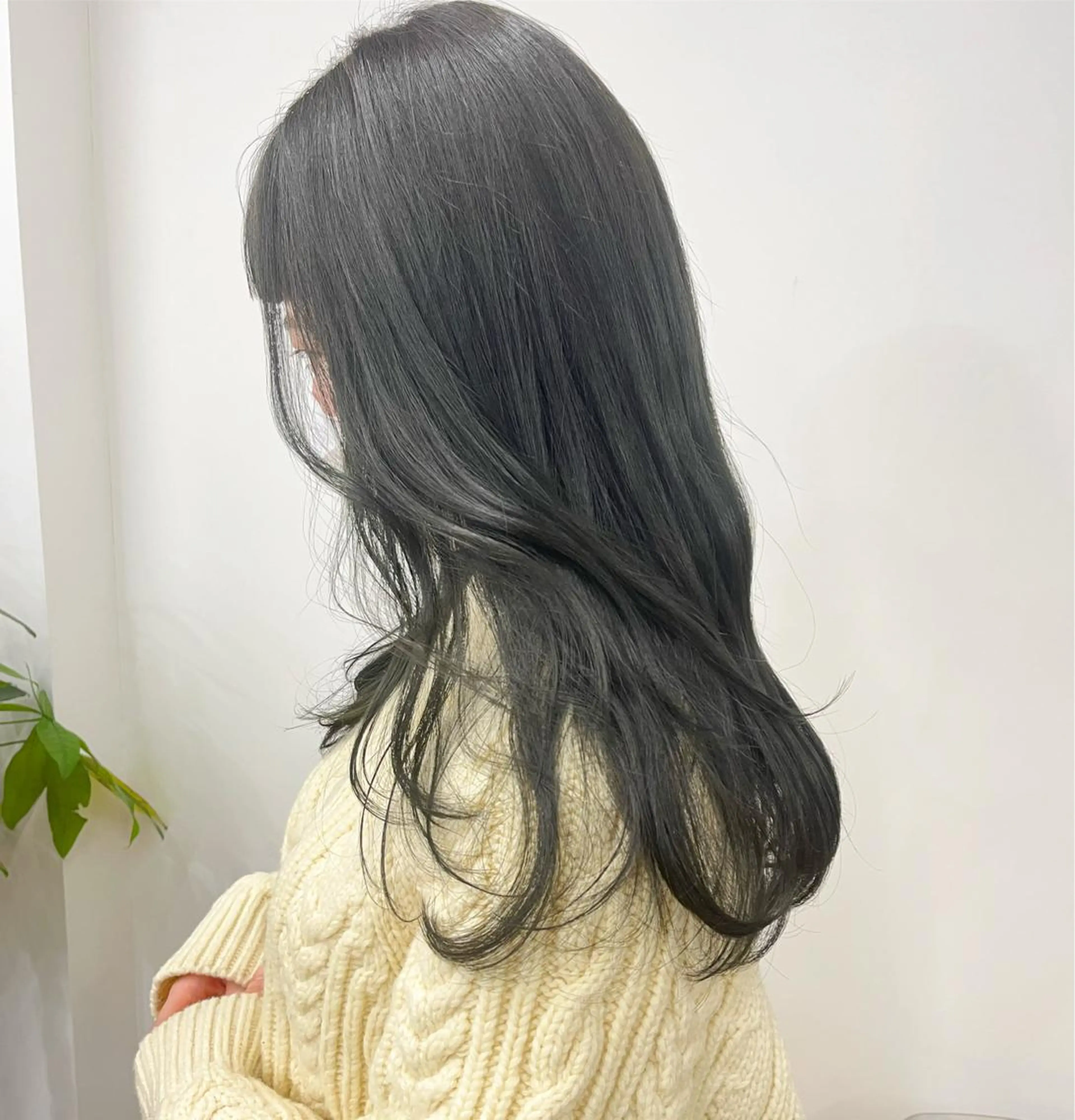 セミロング カラー ヘアアレンジ ブリーチ ブリーチなしカラー オリーブグレー ヘアカラー トリートメント No1韓国風レイヤー &カチモリ✨ /サキのヘアスタイル