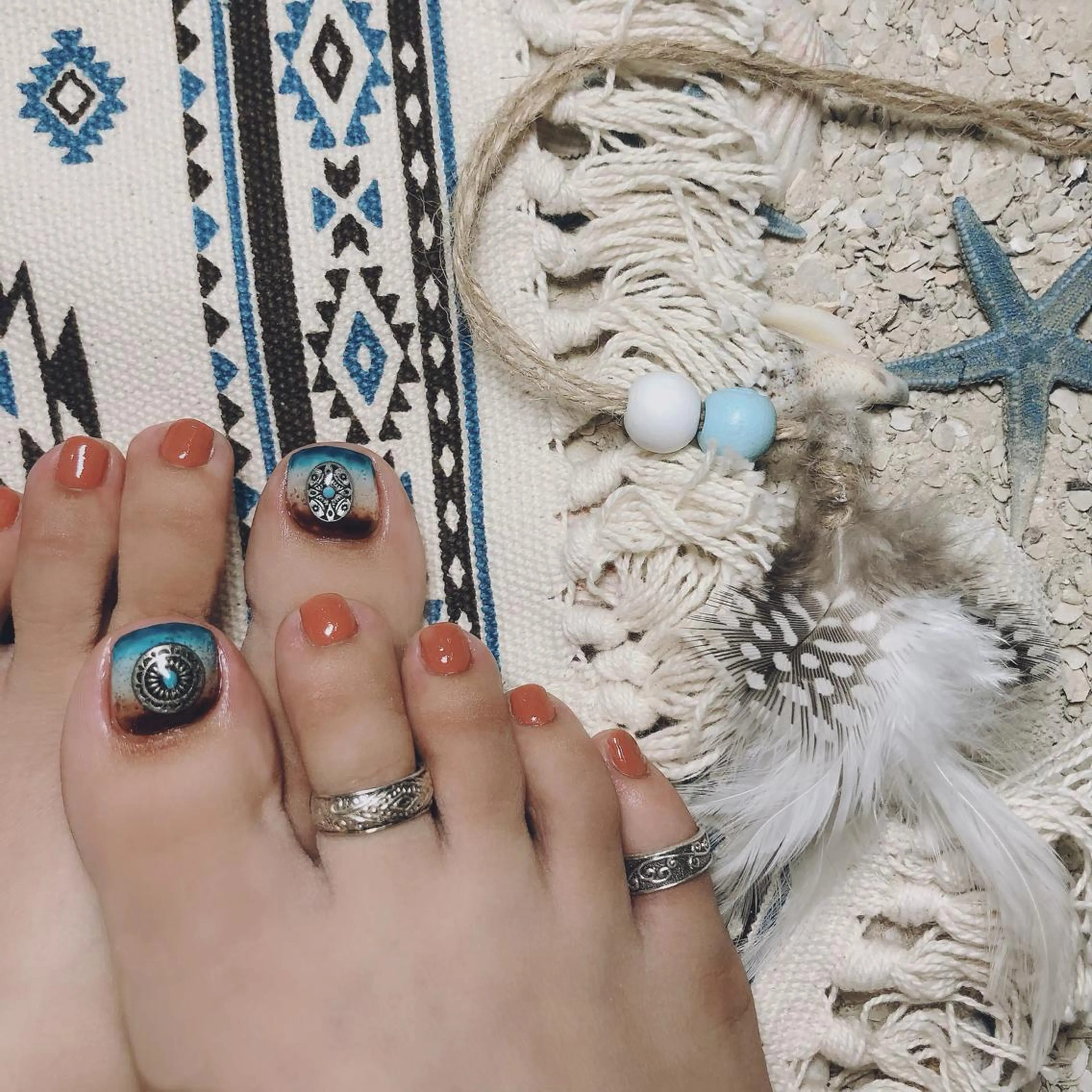 ネイル フットネイル フレンチネイル ジェルネイル ラメ(グリッター) ラメグラデーション NEO Beauty Salon所属・𝐍𝐄𝐎 𝐉𝐔𝐑𝐈のネイルデザイン