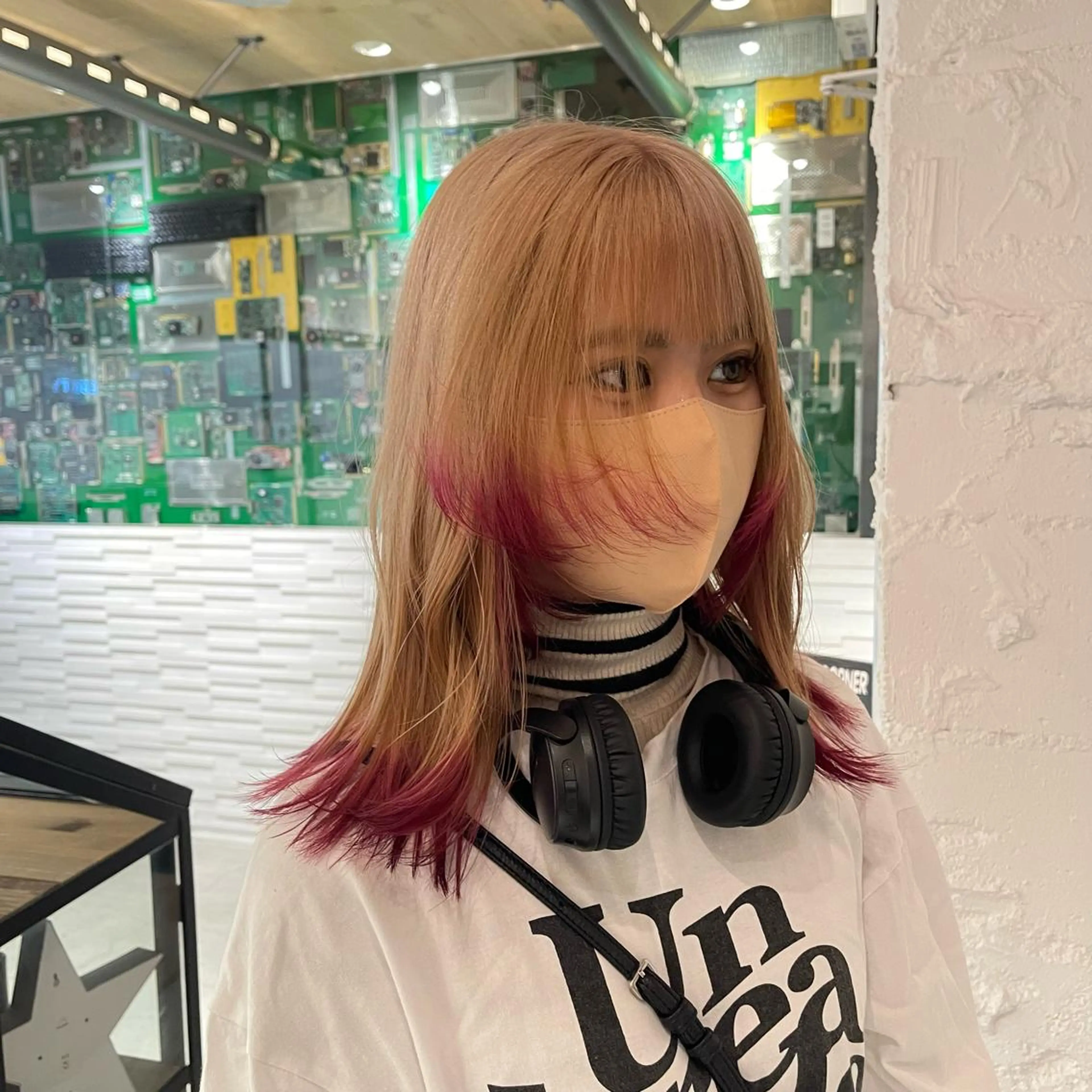 セミロング カラー ブリーチ レイヤーカット ヘアカラー トリートメント nameless miichiのヘアスタイル