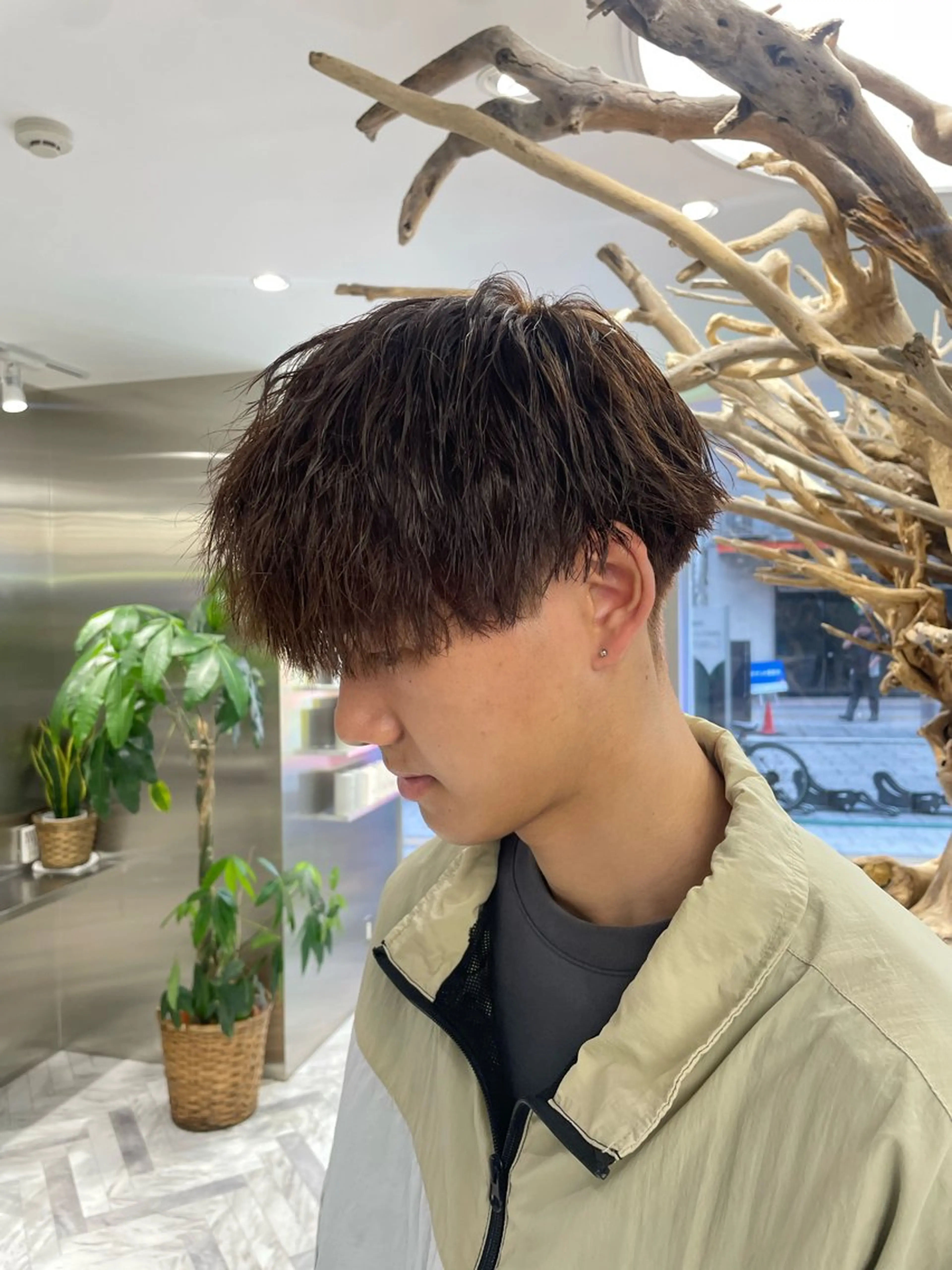 ショート パーマ メンズ メンズメッシュ メンズパーマ メンズツイストパーマ 波巻きパーマ スパイラルパーマ カット パーマ カラーモデル⚡️ REONのヘアスタイル