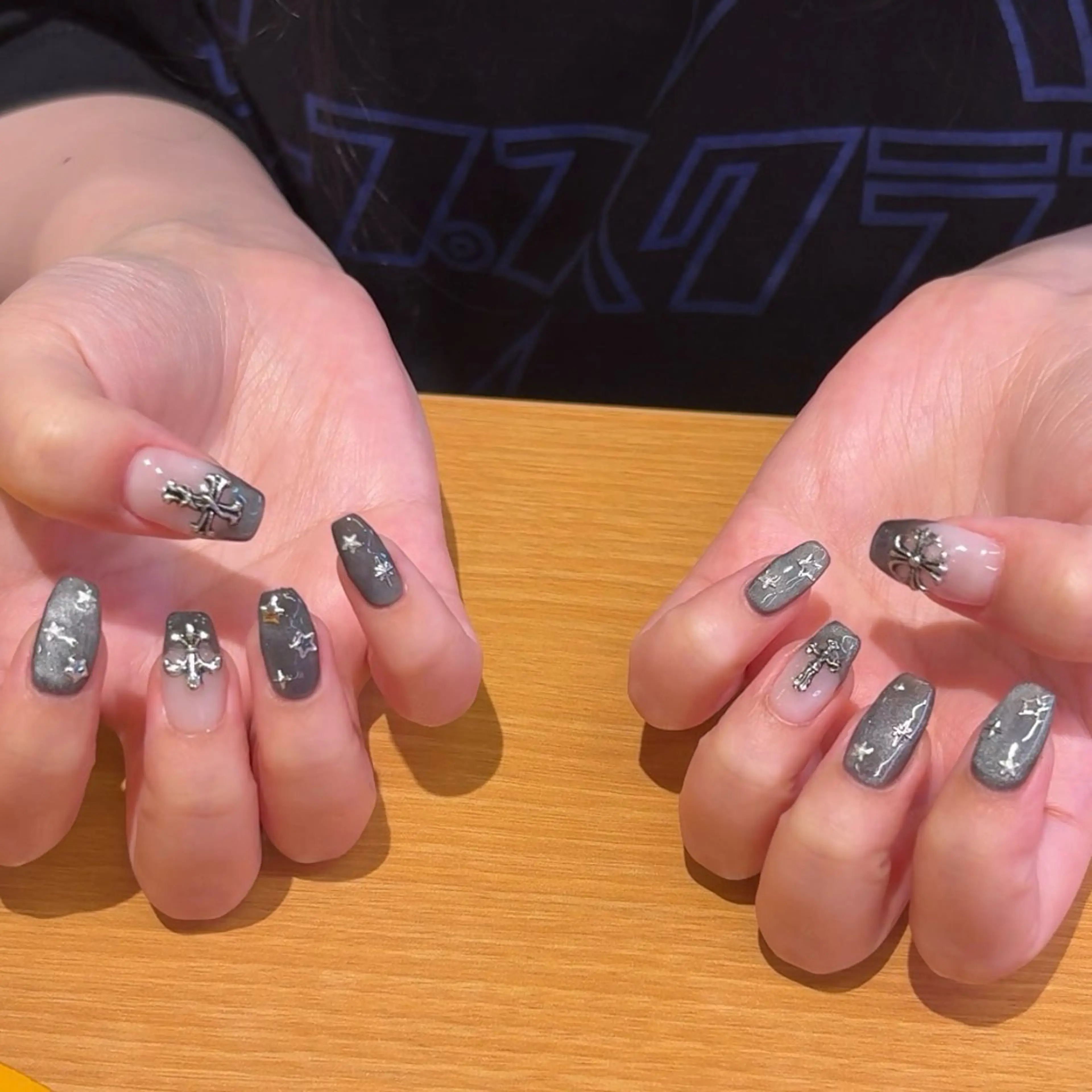 ネイル キラキラネイル マグネットネイル ハンドネイル Lily Nailのネイルデザイン