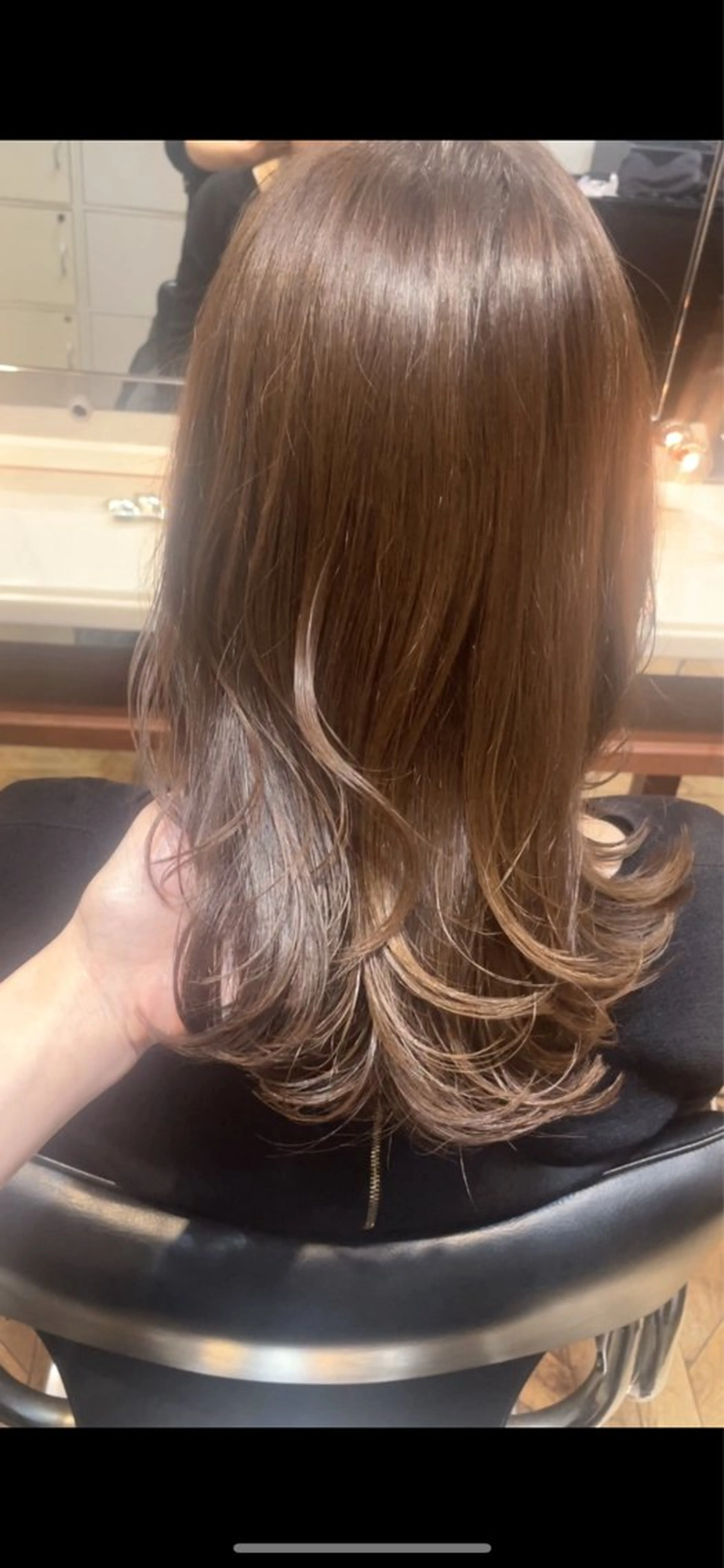 ミディアム カラー ベージュカラー くびれヘア レイヤーカット カット ヘアカラー トリートメント BEBE所属・ご新規様限定 透明感カラーKANAのヘアスタイル