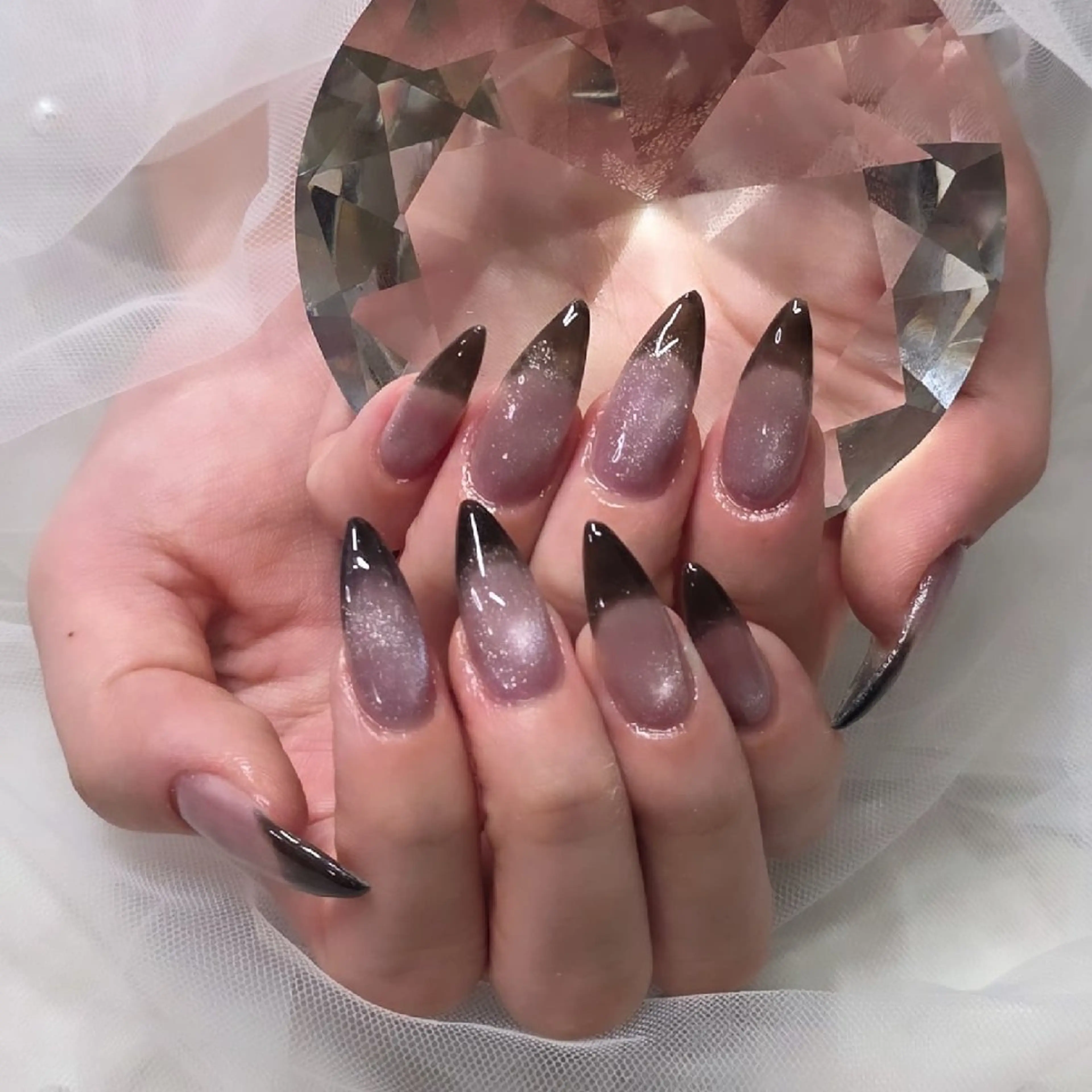 ネイル マグネットネイル nailsalon glow sayaのネイルデザイン