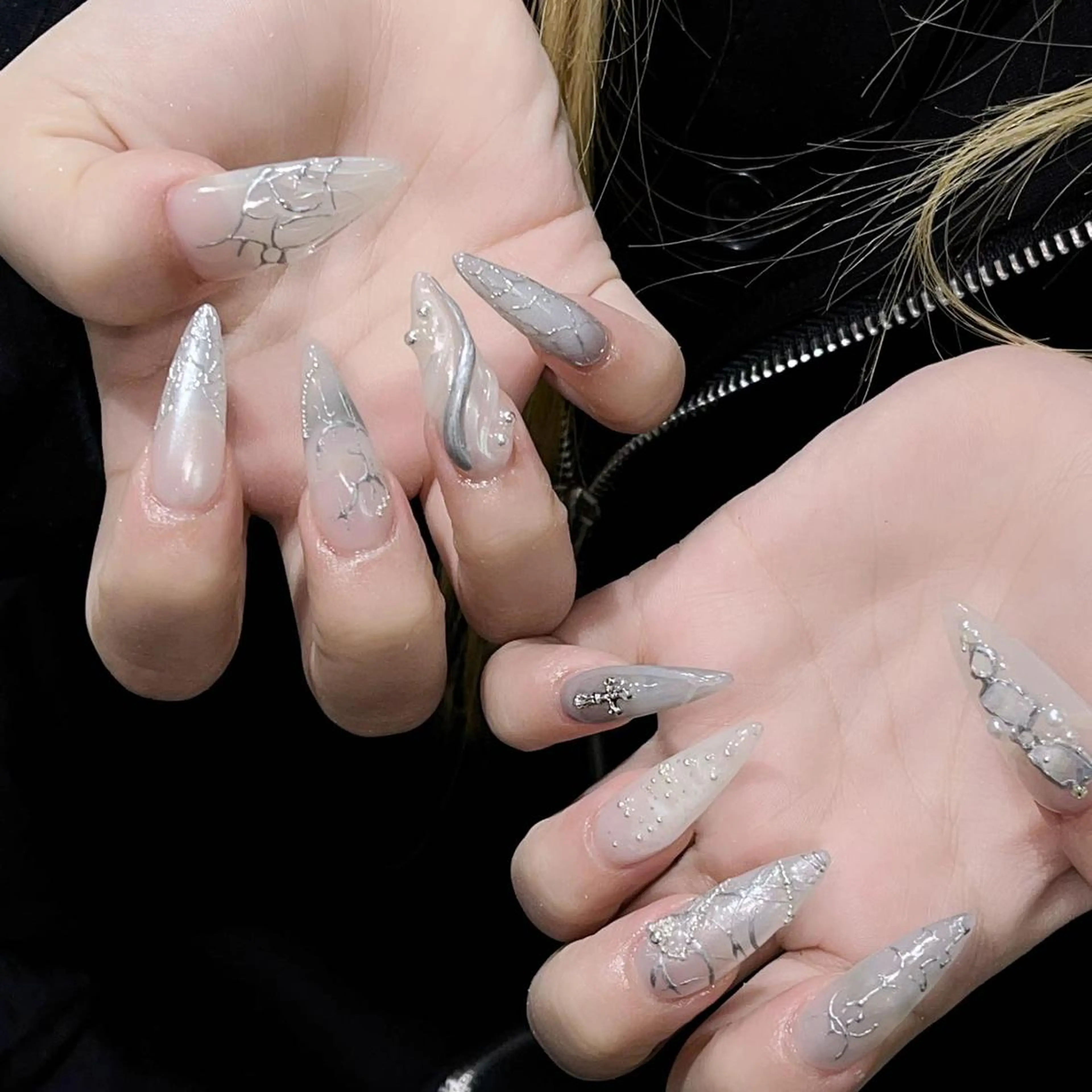 ネイル ハンドネイル Queens テイのネイルデザイン