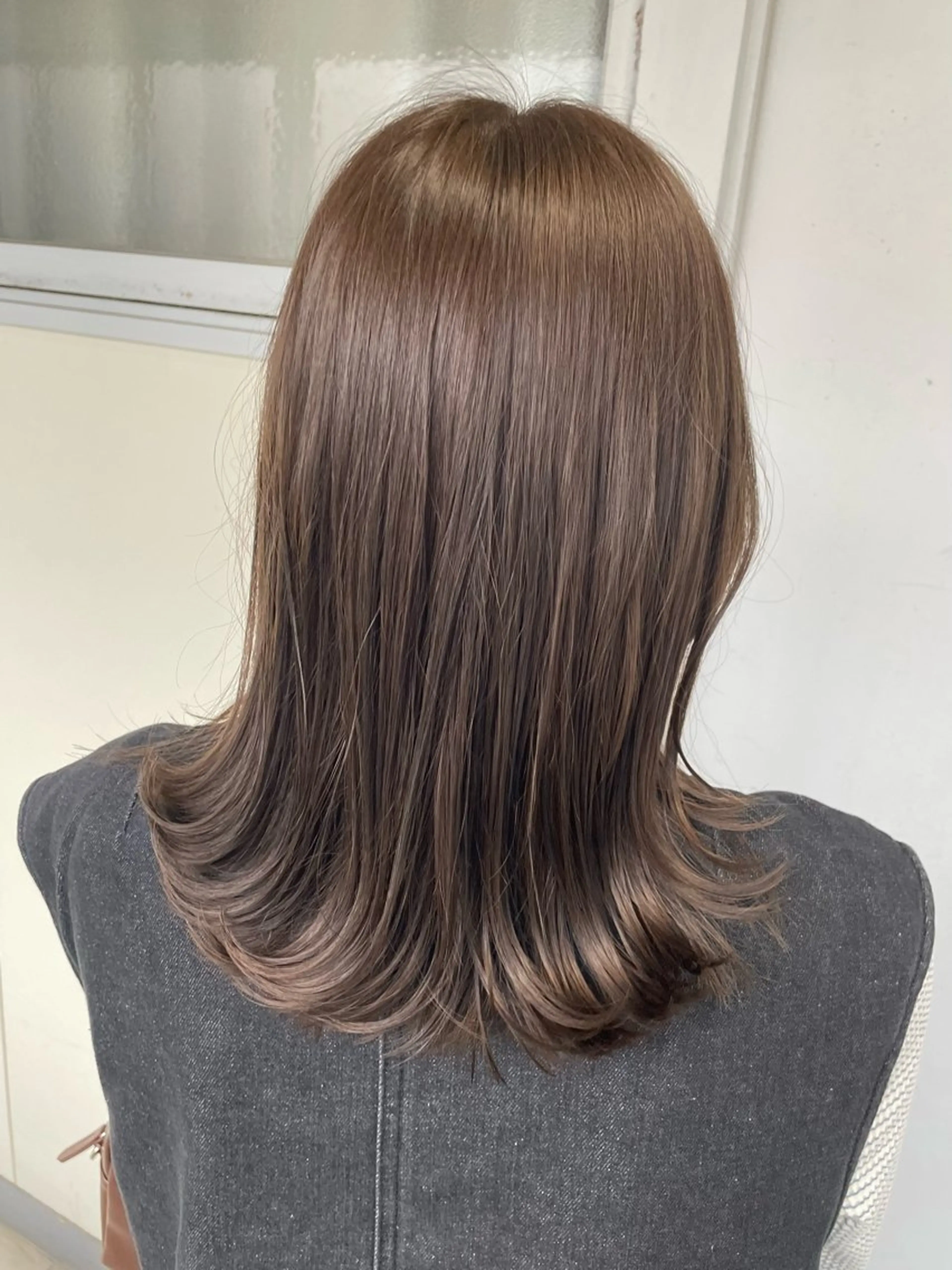 セミロング カラー ヘアアレンジ アッシュ ベージュカラー ブリーチ 透明感カラー ダブルカラー maoブリーチ無し 似合わせカラーのヘアスタイル