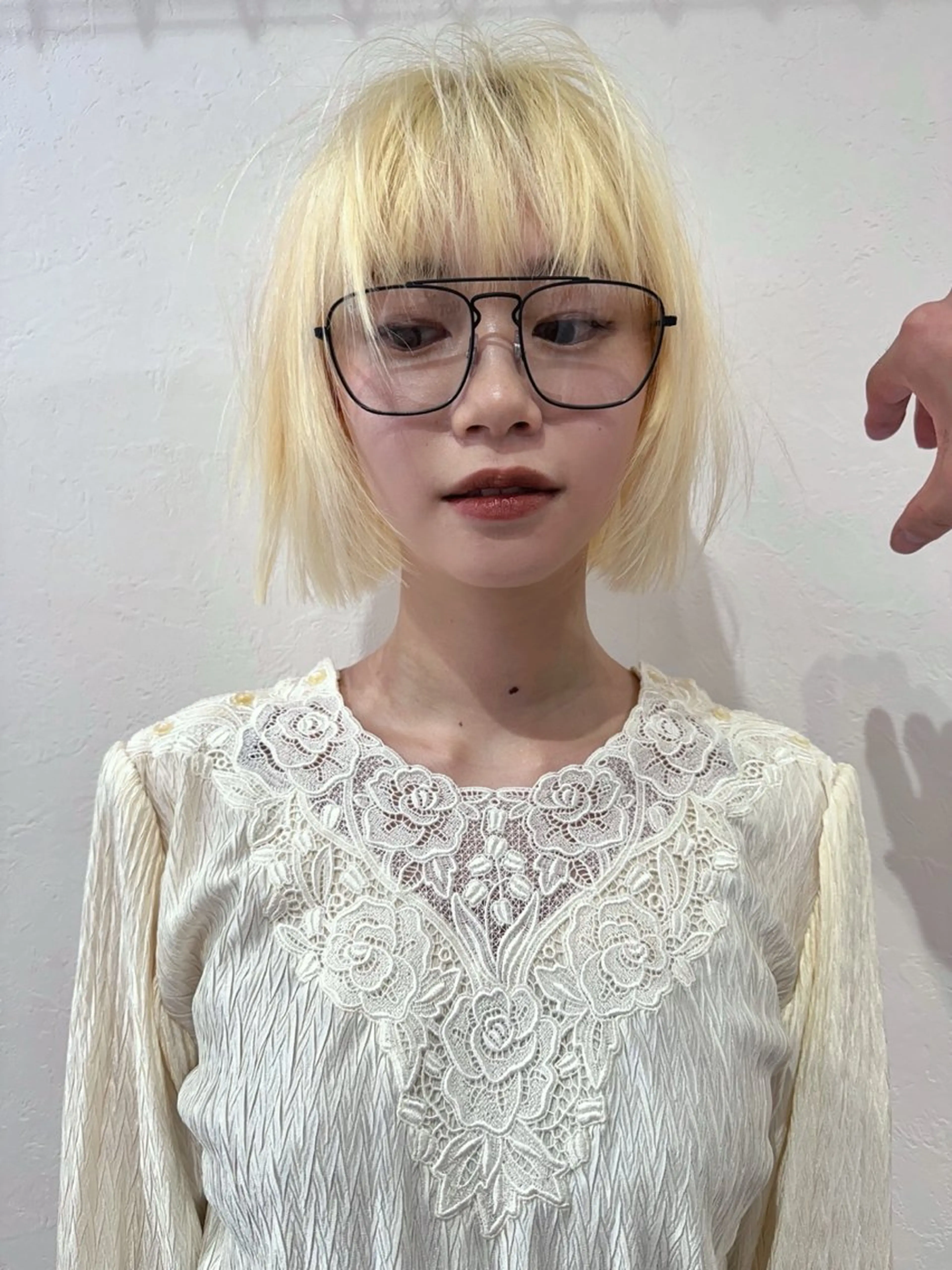 ショート カラー ヘアアレンジ 抜きっぱなしブロンド ボブ 丸山渉/パーマ エフェクトブリーチのヘアスタイル