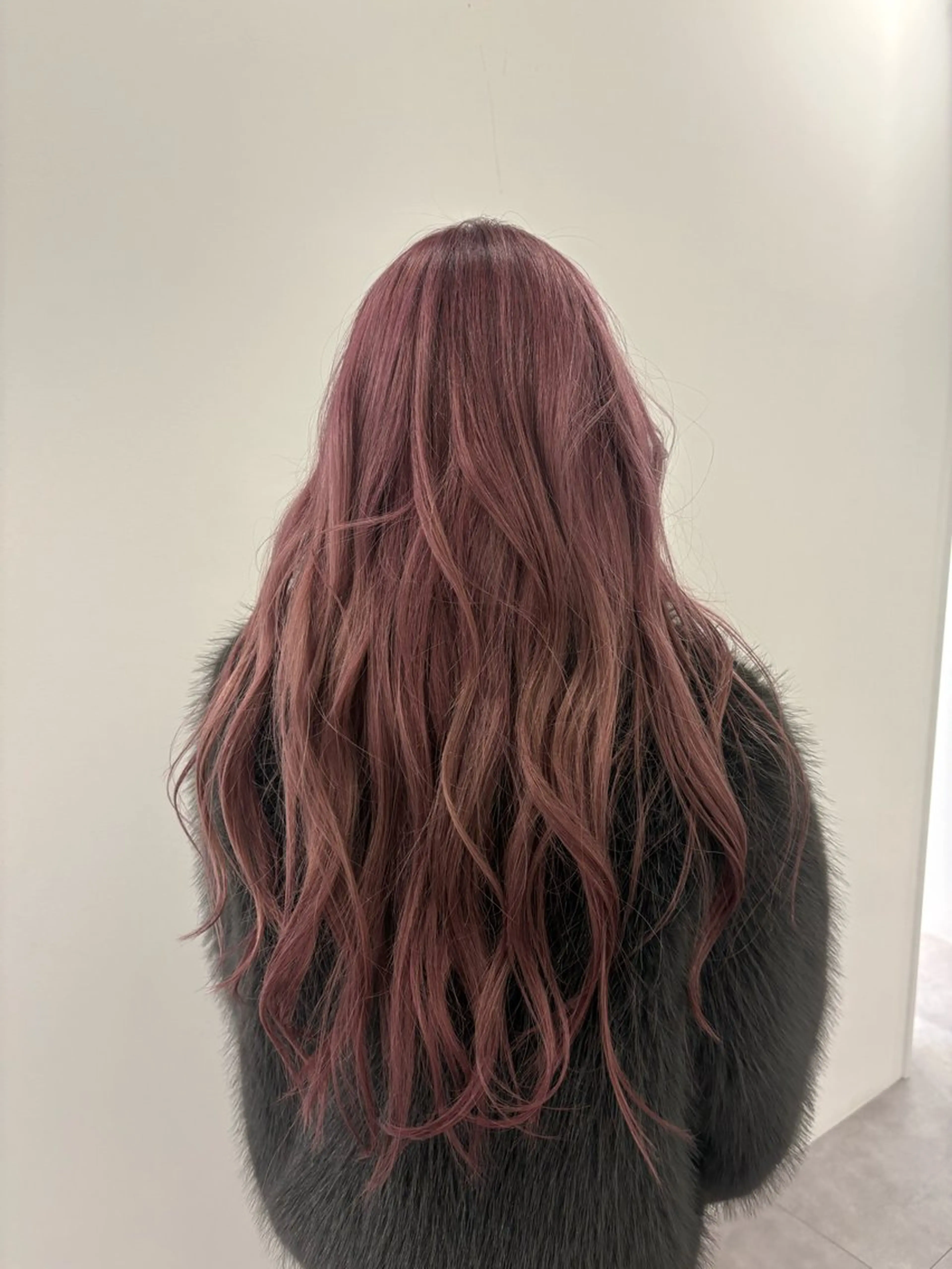 ロング ヘアカラー MEY HAIR CURLYS所属・SHIORI🎀 ブリーチ/艶カラーのヘアスタイル