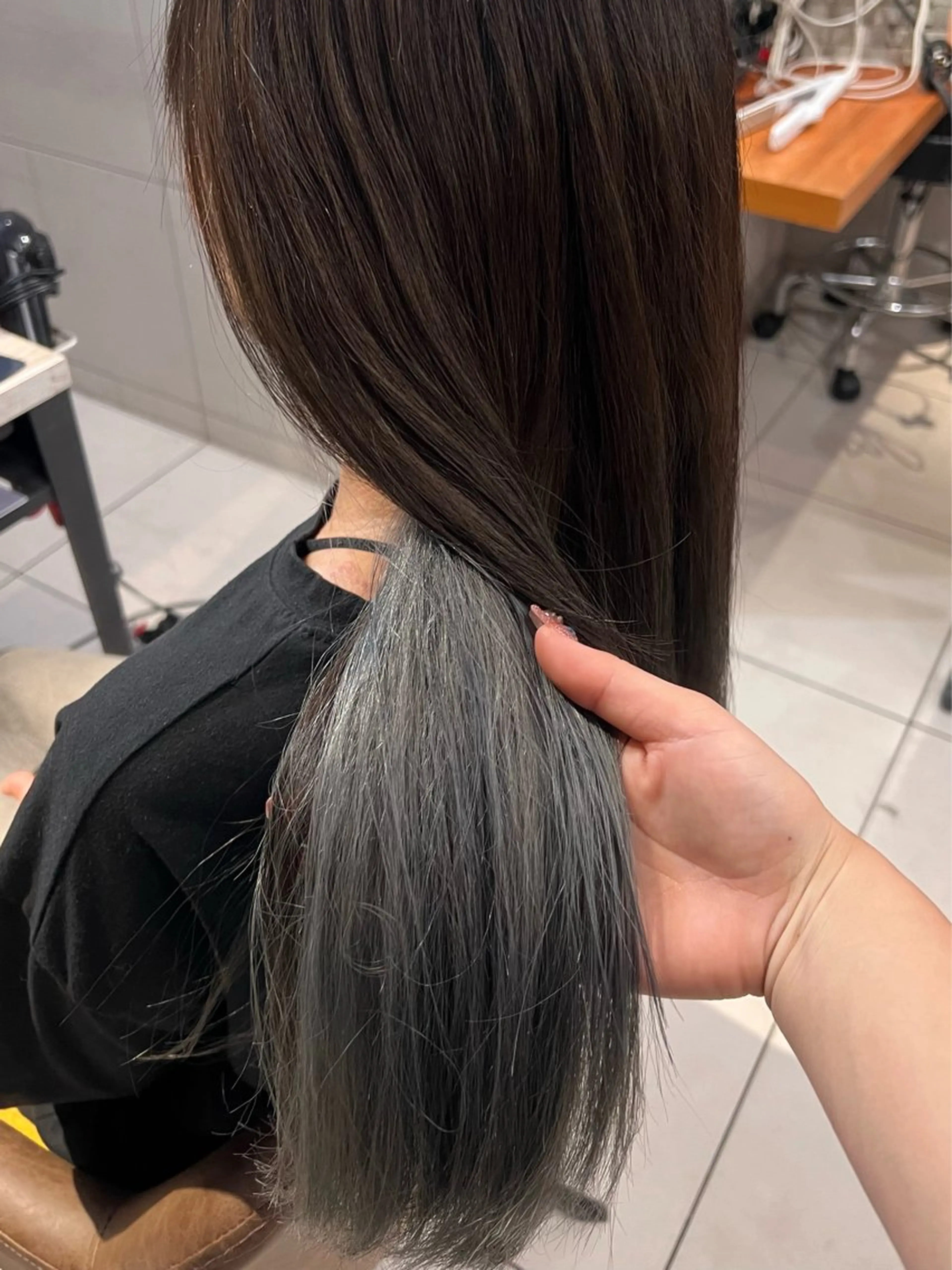 ロング カラー シルバー ヘアカラー かわの ももな 💜ྀིのヘアスタイル