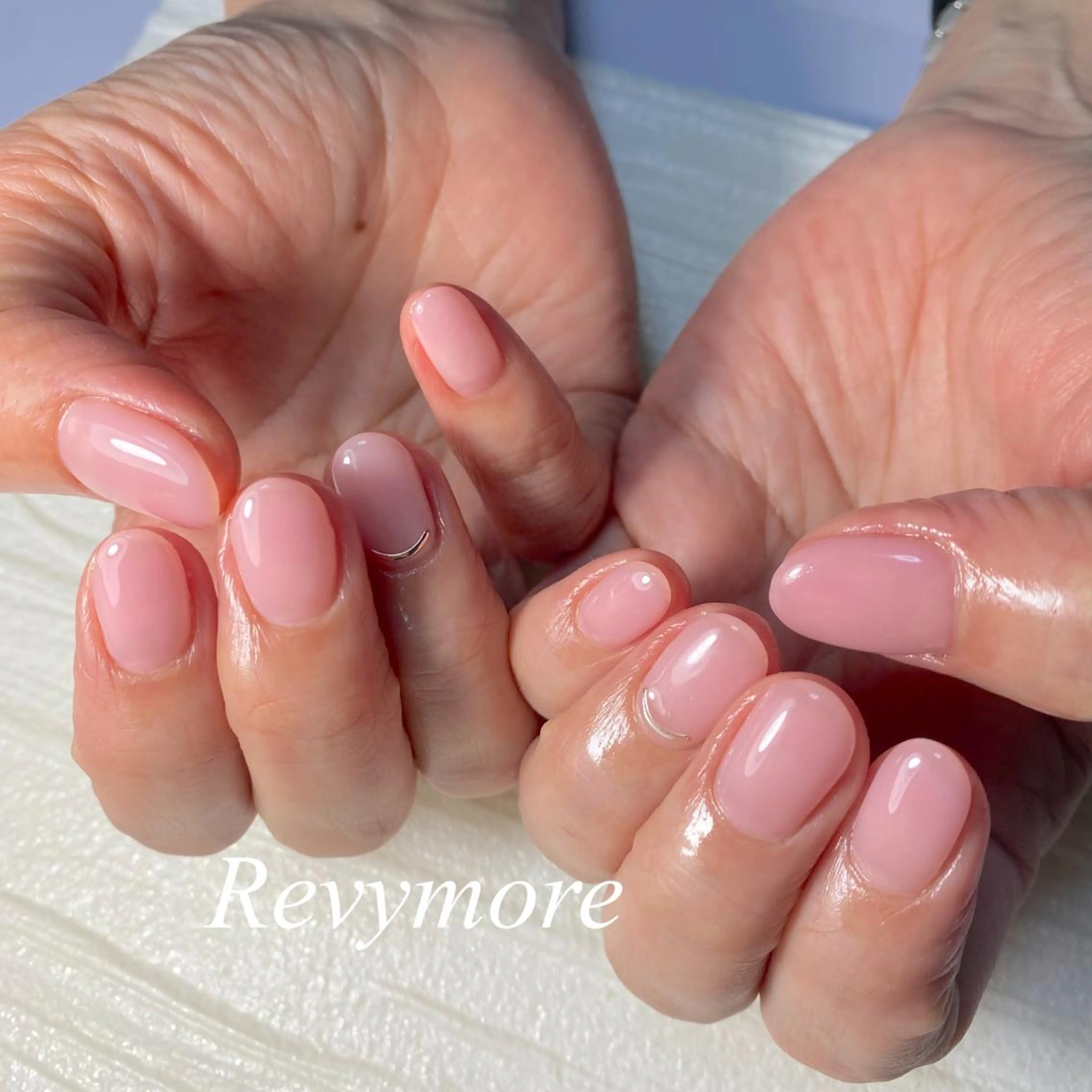 ショート ネイル ジェルネイル ニュアンスネイル オフィスネイル ワンカラーネイル ピンク nail salon Revymore所属・nail salon Revymoreのネイルデザイン