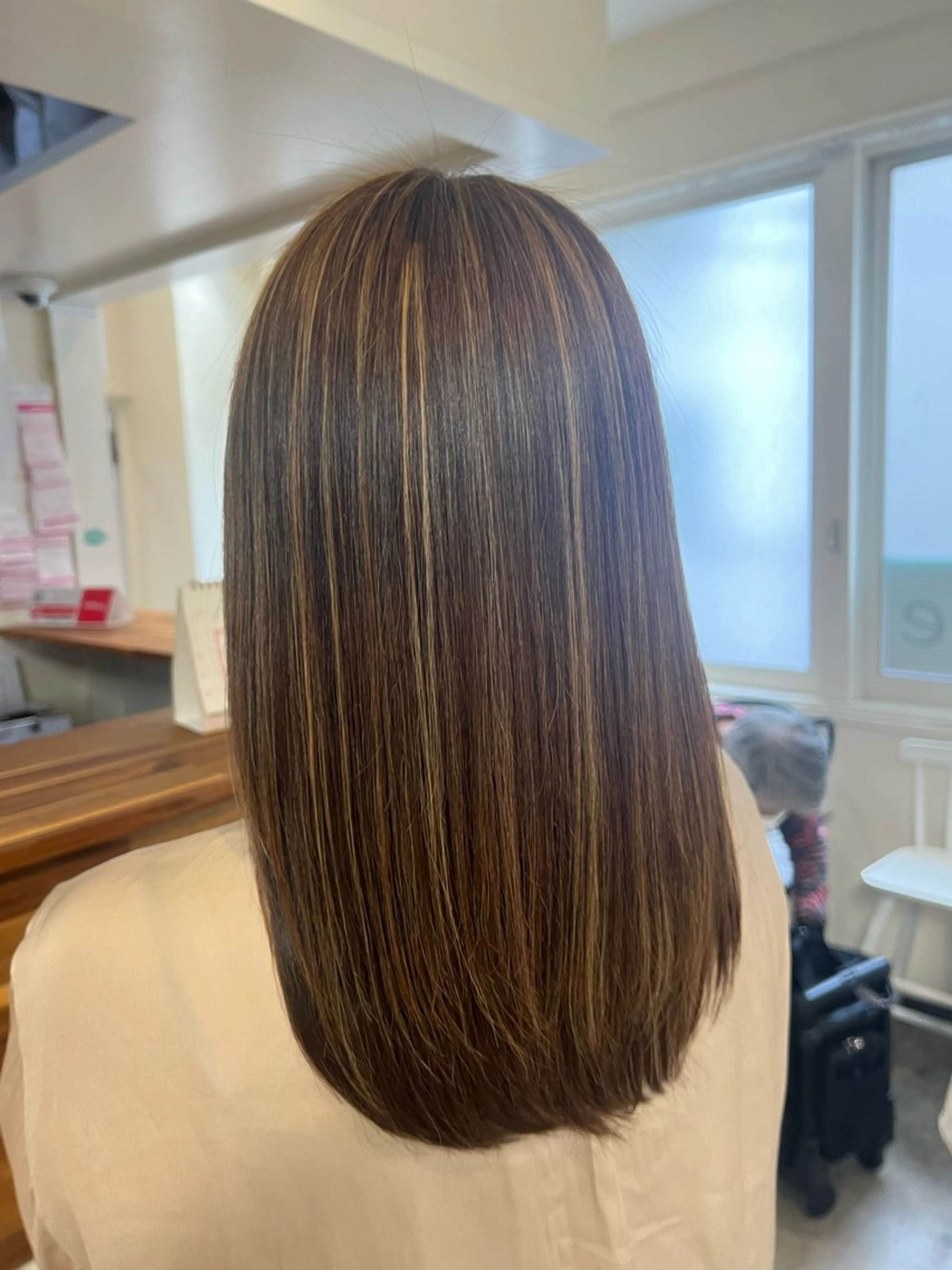 セミロング カラー コヤナギ ラムのヘアスタイル