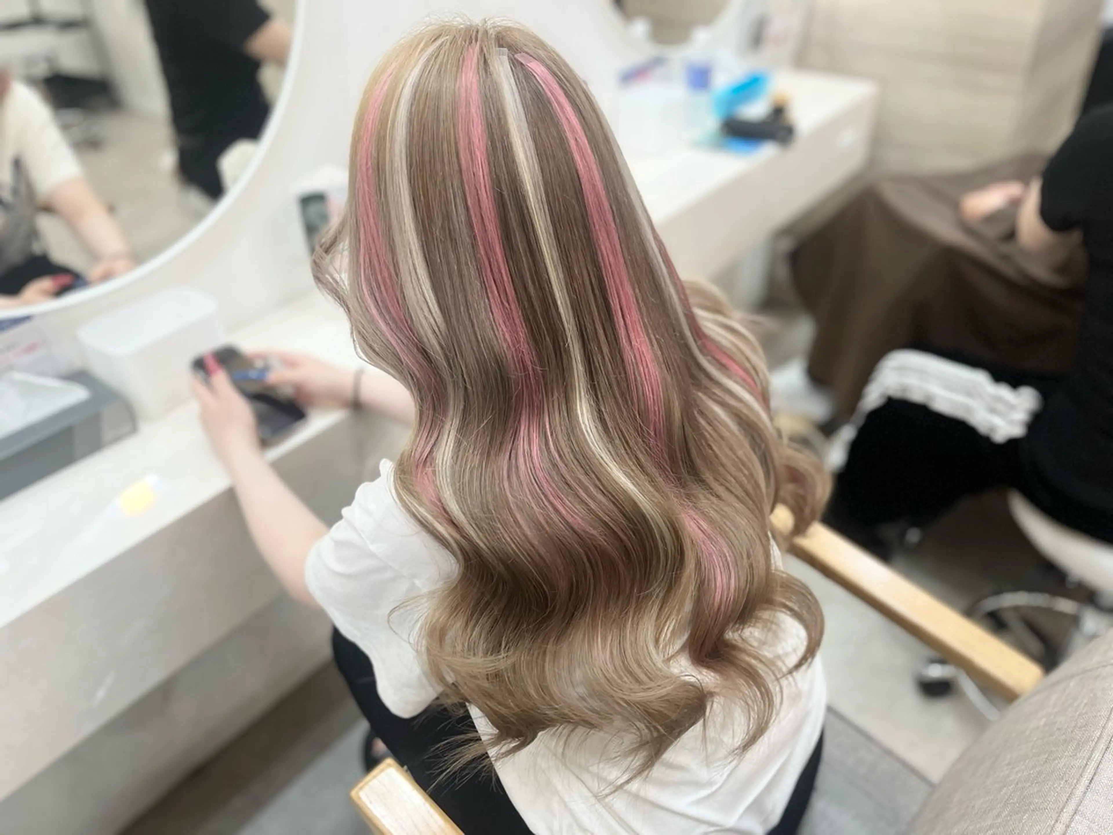 ロング カラー ベージュカラー ブリーチ ハイライトカラー エクステ ハイライト 🦋Yui🦋透明感 /艶カラー/髪質改善のヘアスタイル