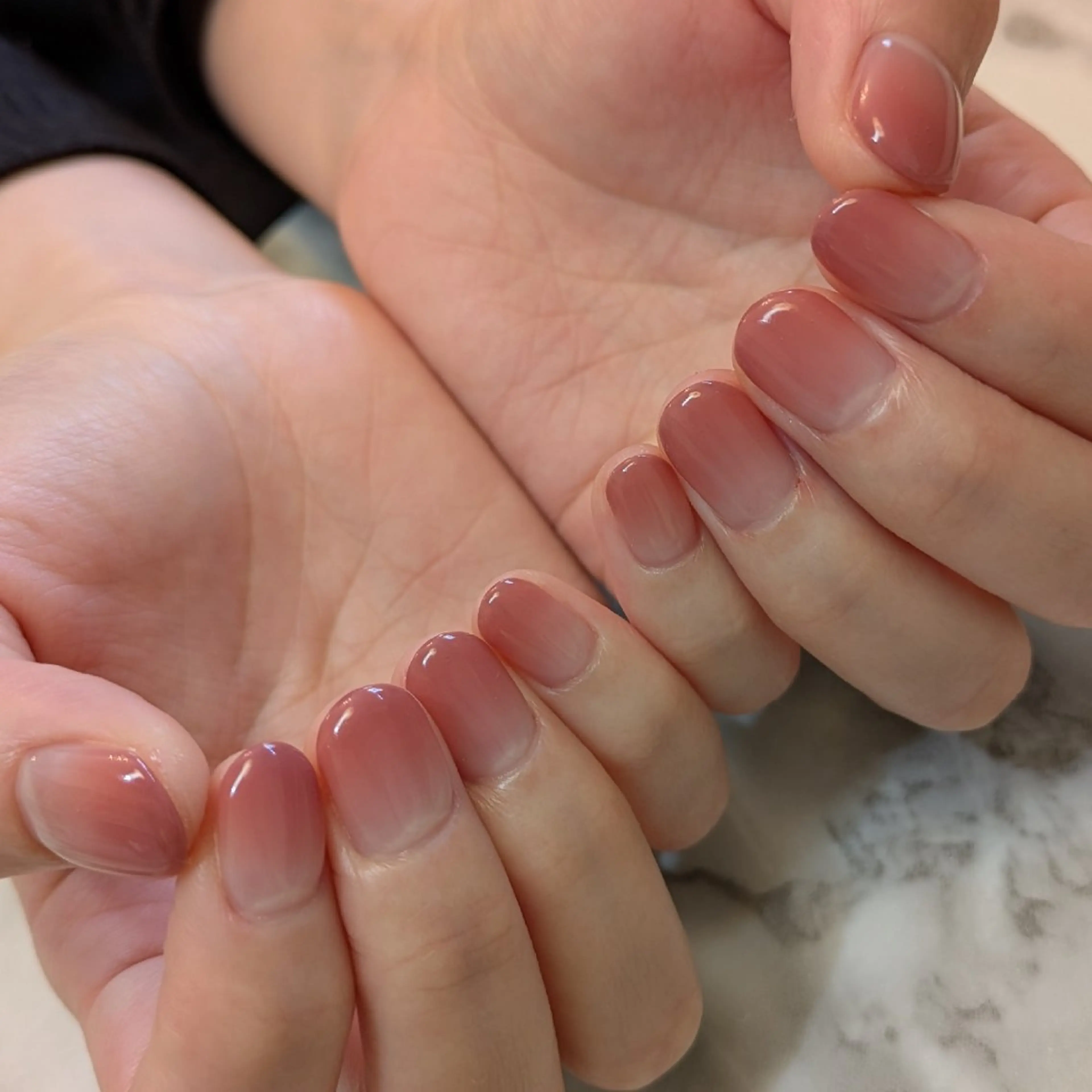 ネイル グラデーション ジェヌインネイル 河内のネイルデザイン