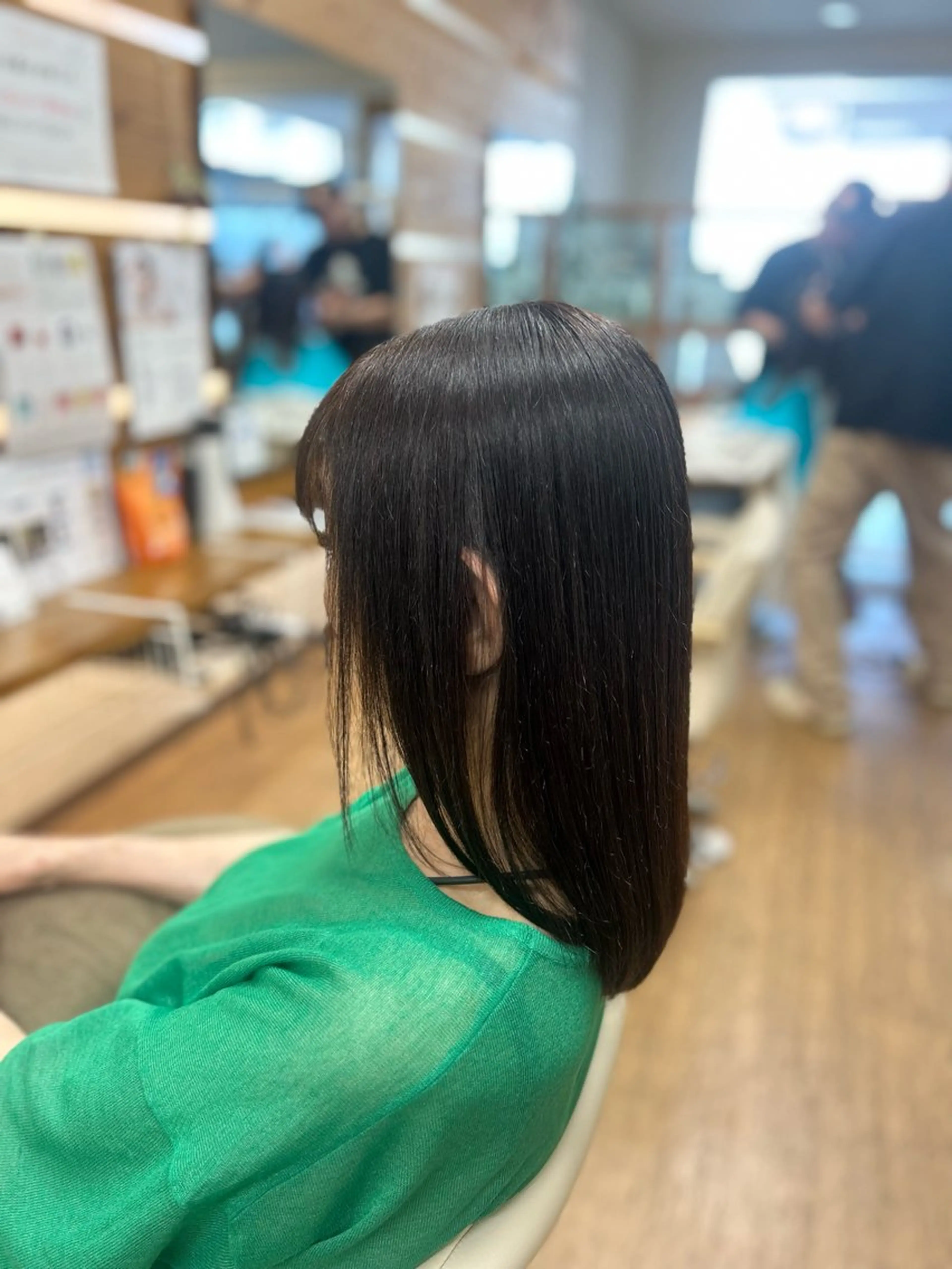 セミロング 神谷 千明のヘアスタイル