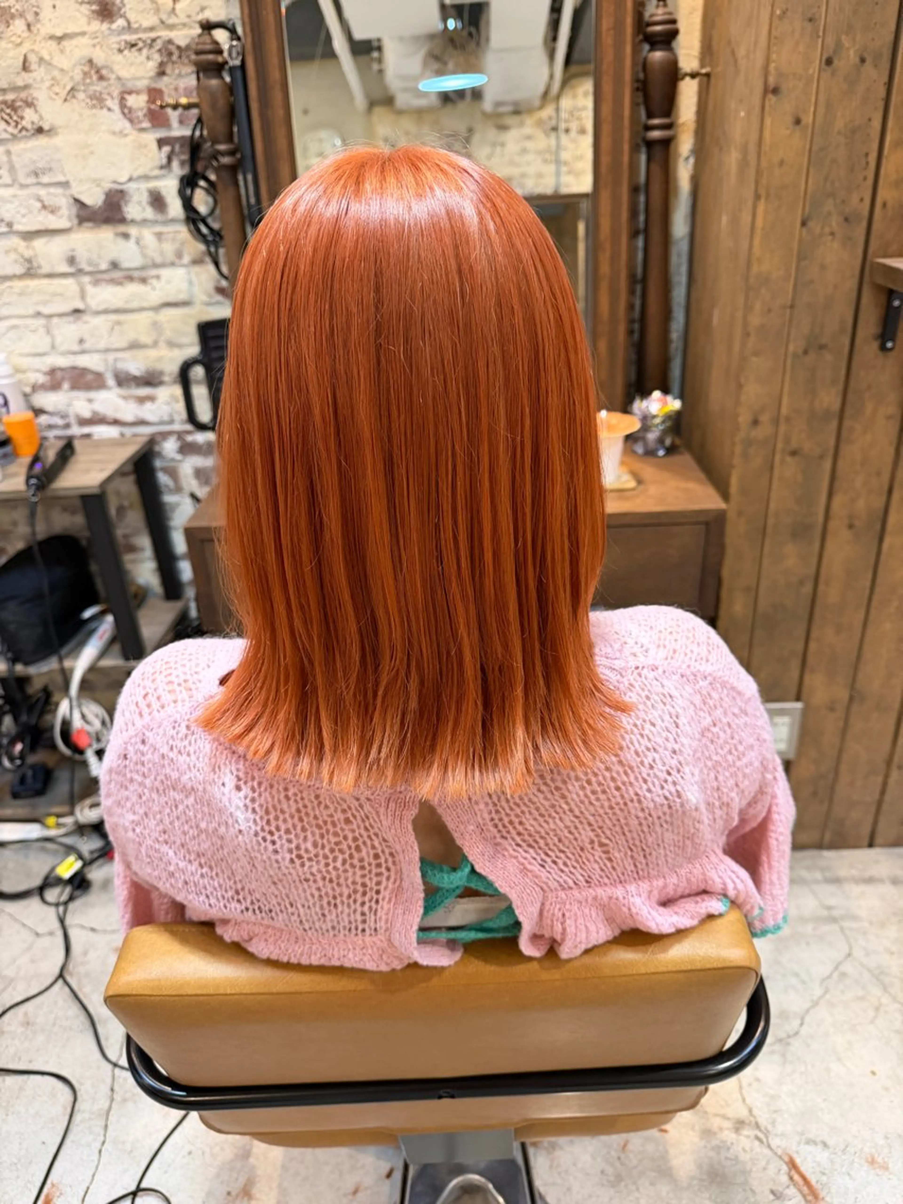 ミディアム カラー ブリーチ オレンジ ピンクカラー レッドカラー ヘアカラー トリートメント 七井 香奈 (なないかな)のヘアスタイル