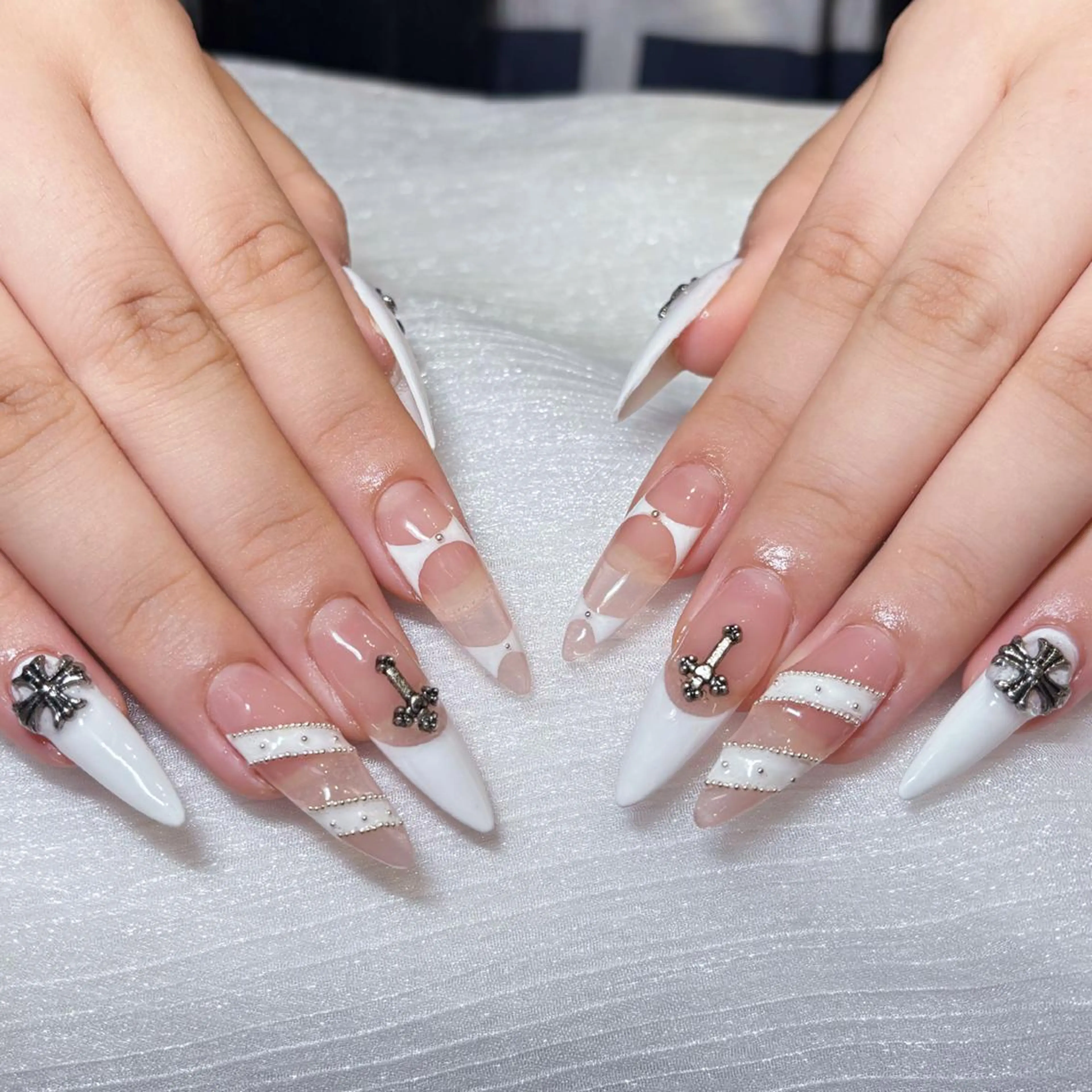 ネイル アートネイル オーロラネイル ガーリー キラキラネイル マグネットネイル ハンドネイル ハンドケア Diamond ✨のネイルデザイン