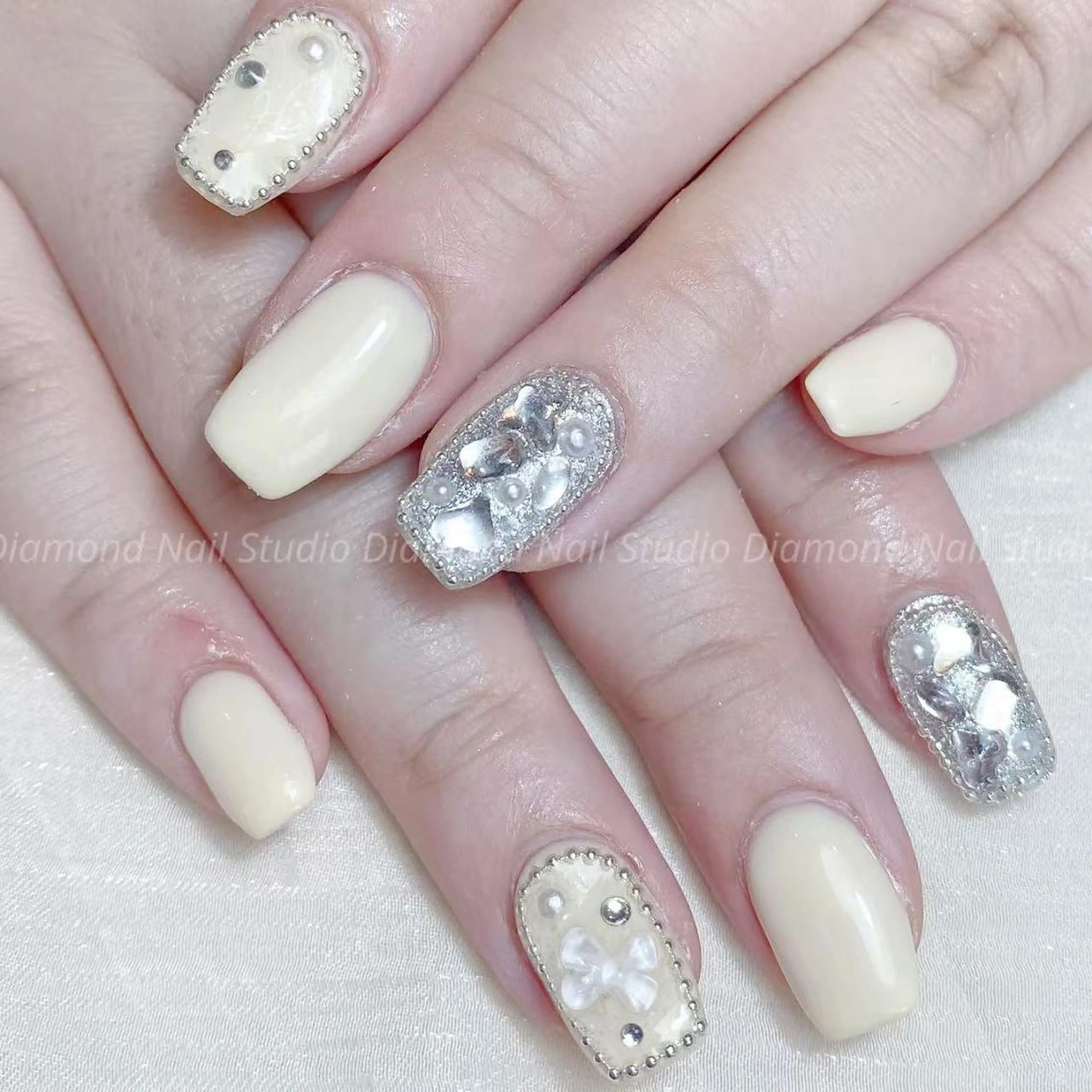 ネイル アートネイル オーロラネイル ガーリー キラキラネイル 韓国ネイル ハンドネイル ハンドケア Diamond 🚢のネイルデザイン