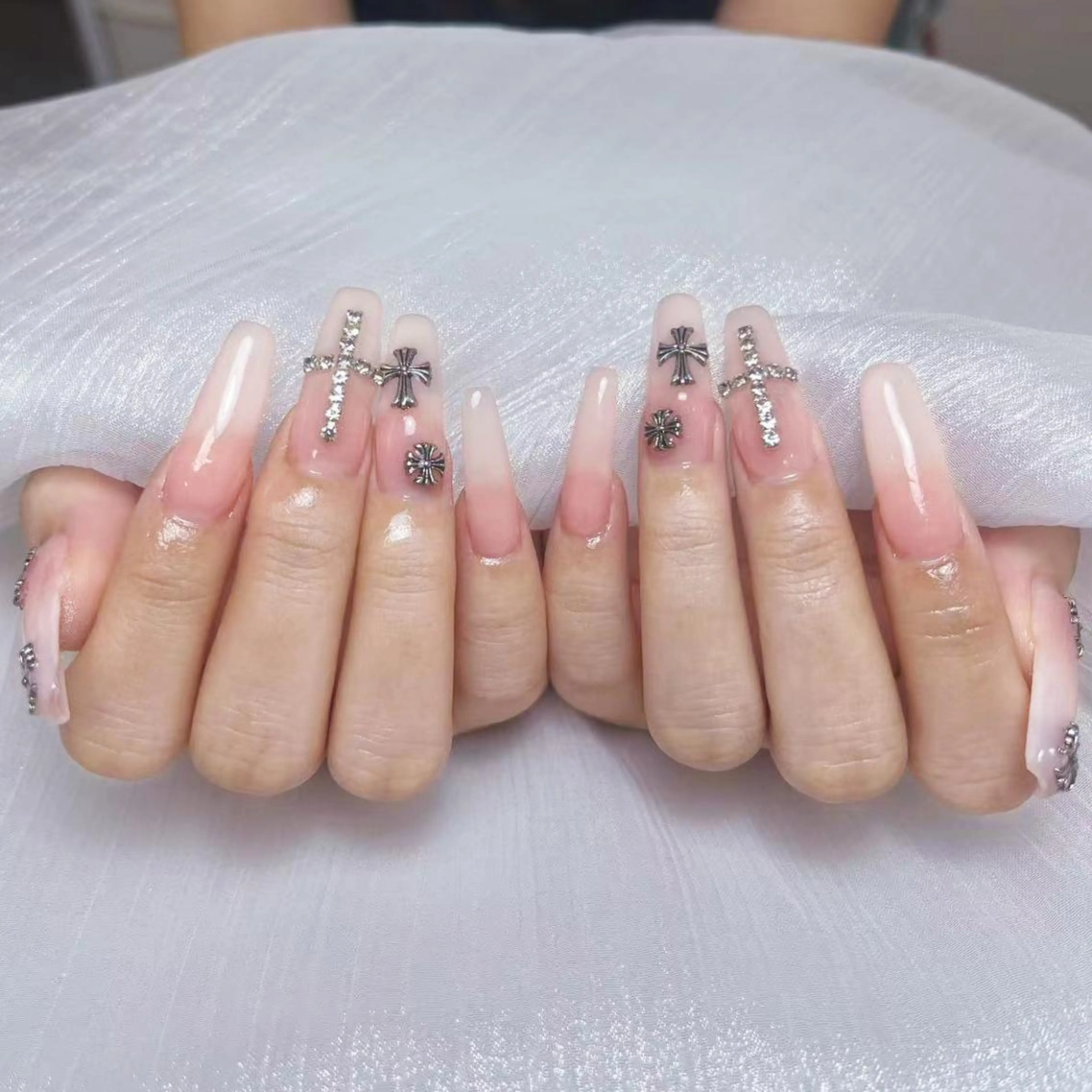 ネイル アートネイル オーロラネイル ガーリー キラキラネイル 韓国ネイル ハンドネイル DIAMOND 💅のネイルデザイン