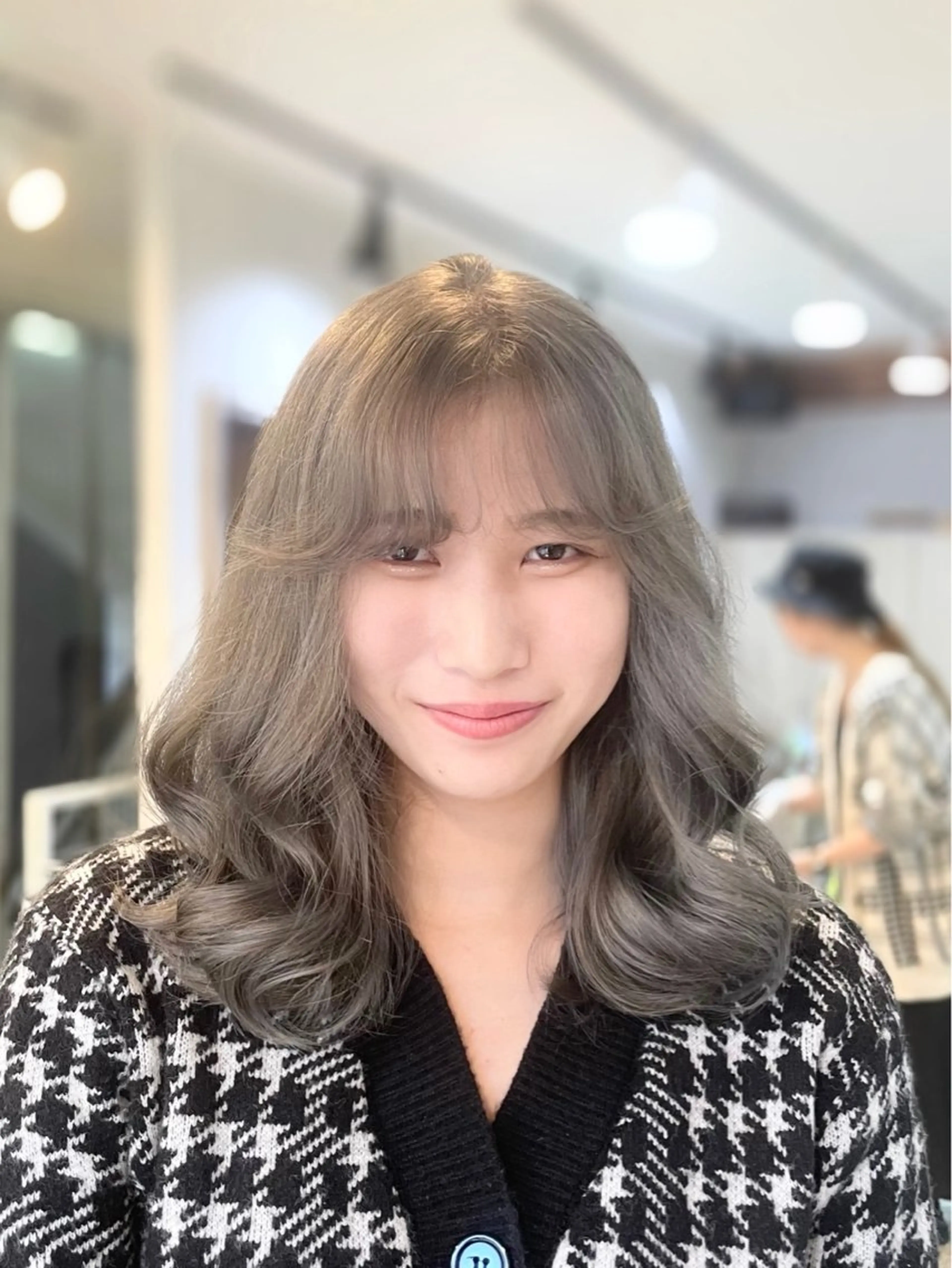 セミロング カラー グレージュ motel所属・雰囲気引き出す ✨大人レディのヘアスタイル