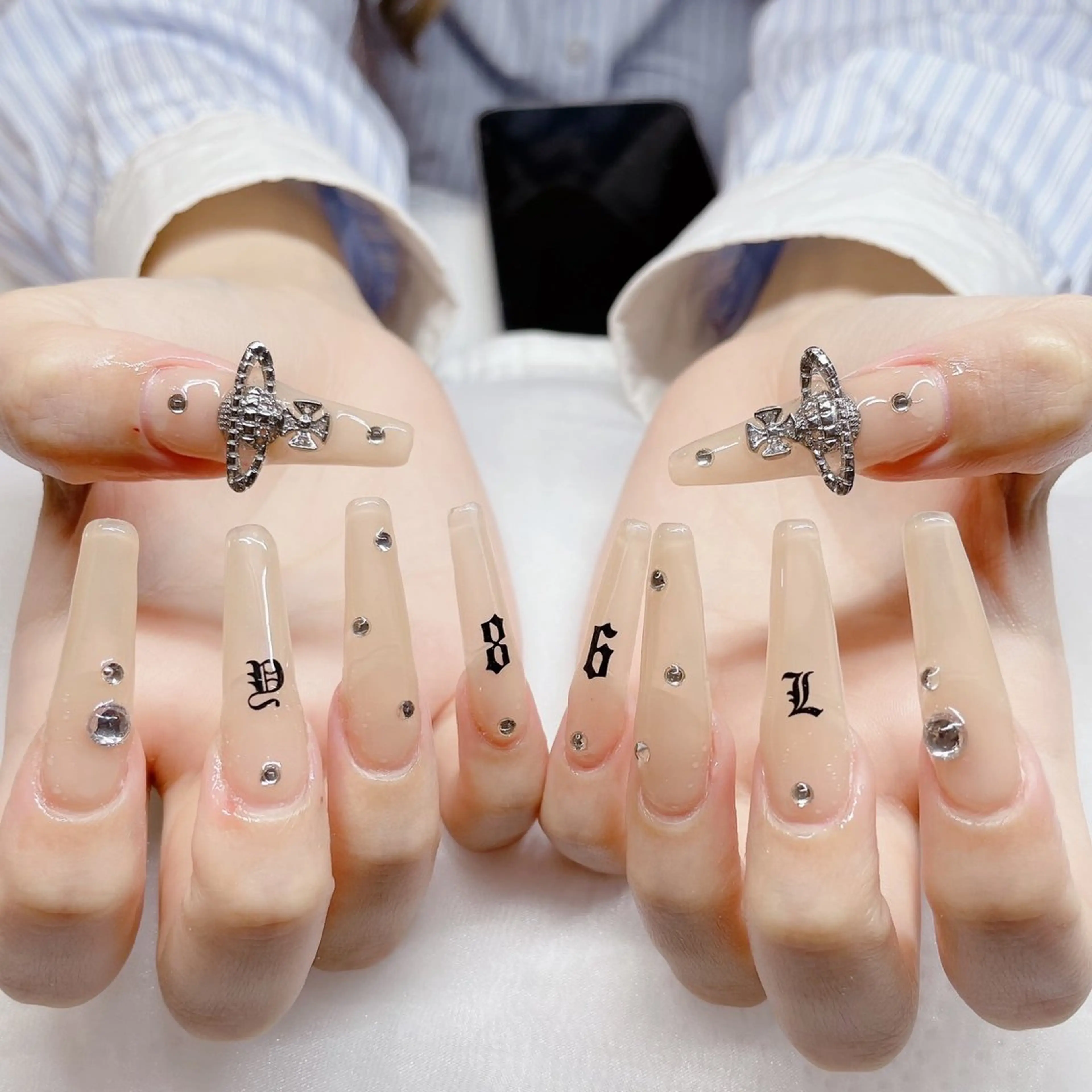 ロング ハンドネイル ハンドケア 💜MIYA nail川崎店のネイルデザイン