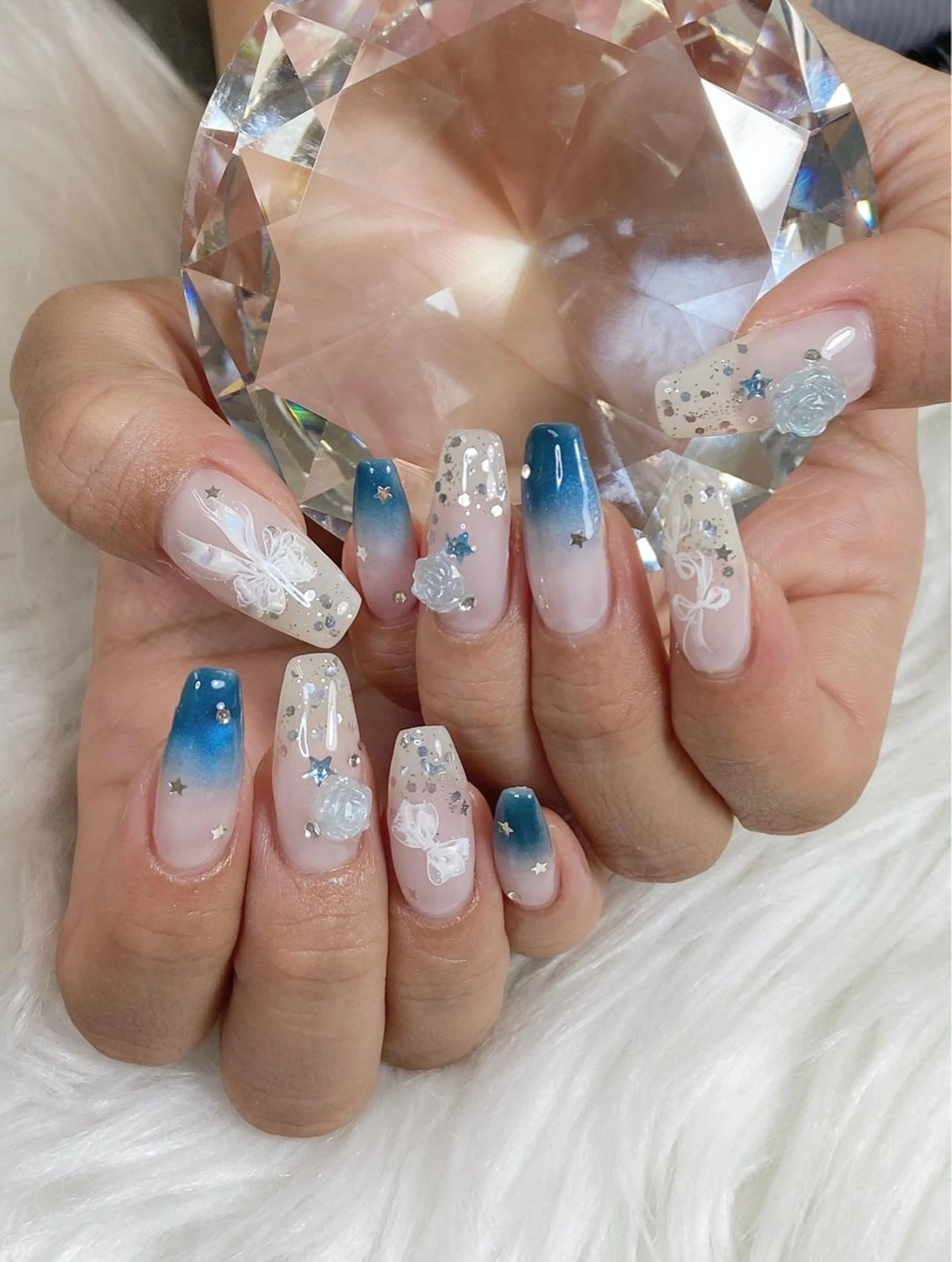 ネイル アートネイル ブルー ガーリー キラキラネイル 韓国ネイル ハンドネイル Kanako 💫のネイルデザイン
