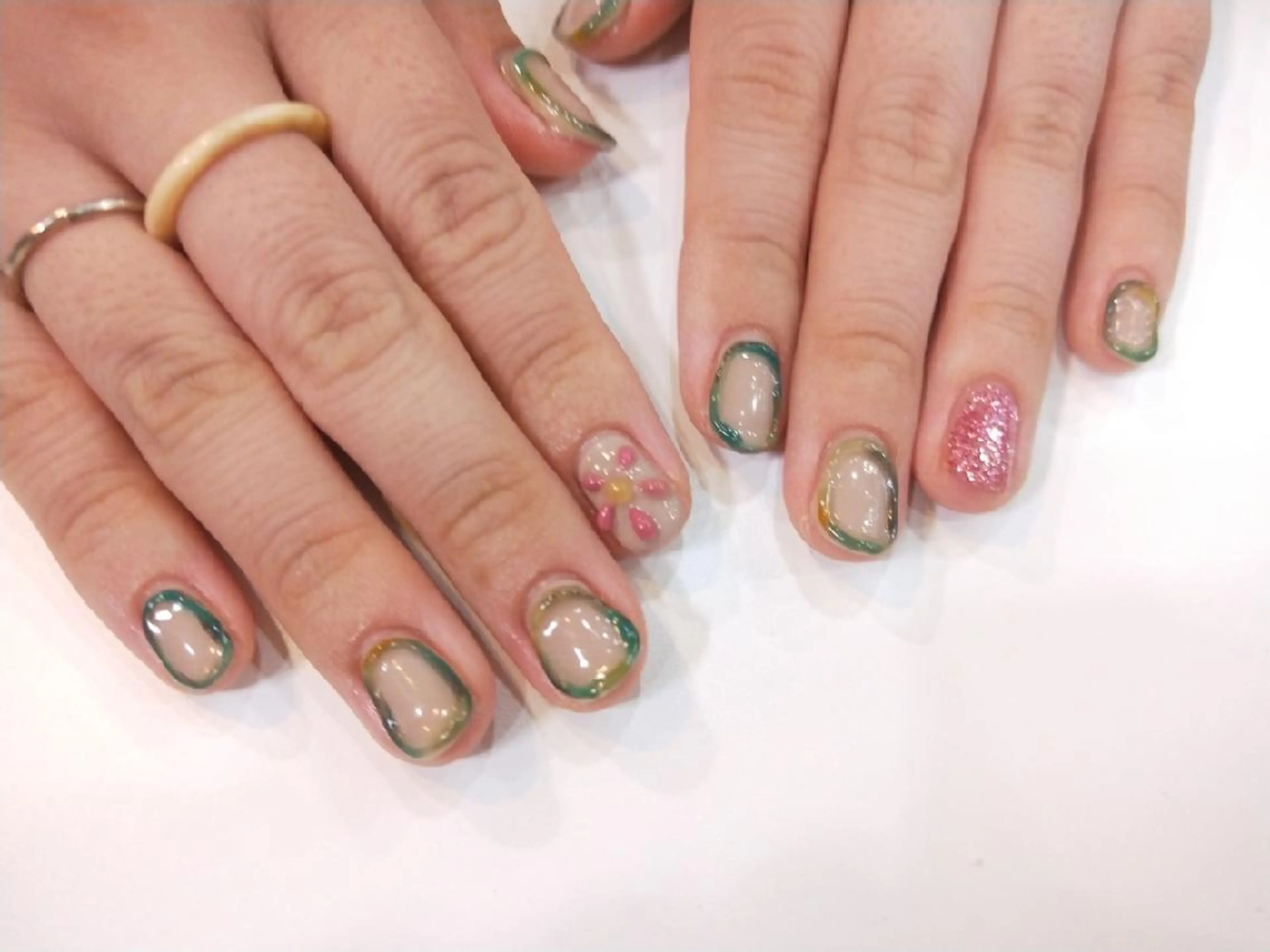 ネイル ハンドネイル ハンドケア R'well所属・はばすみれ🎀ﾈｲﾙ 光ﾌｪｲｼｬﾙ ﾍｱのネイルデザイン