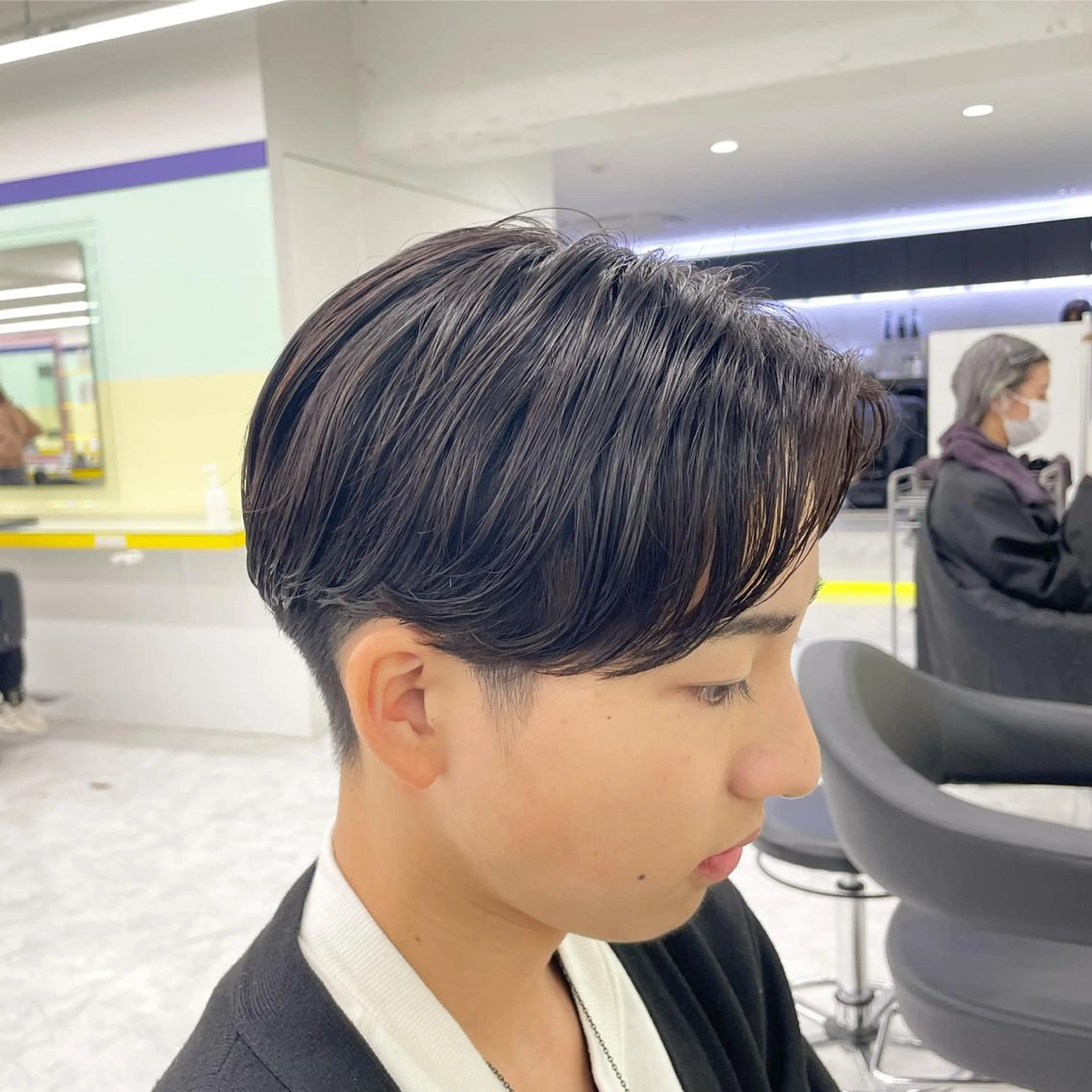 ショート パーマ ヘアアレンジ メンズ センターパート メンズパーマ ニュアンスパーマ カット パーマ トリートメント ヘッドスパ ヘアセット 顔まわりカット の達人のヘアスタイル