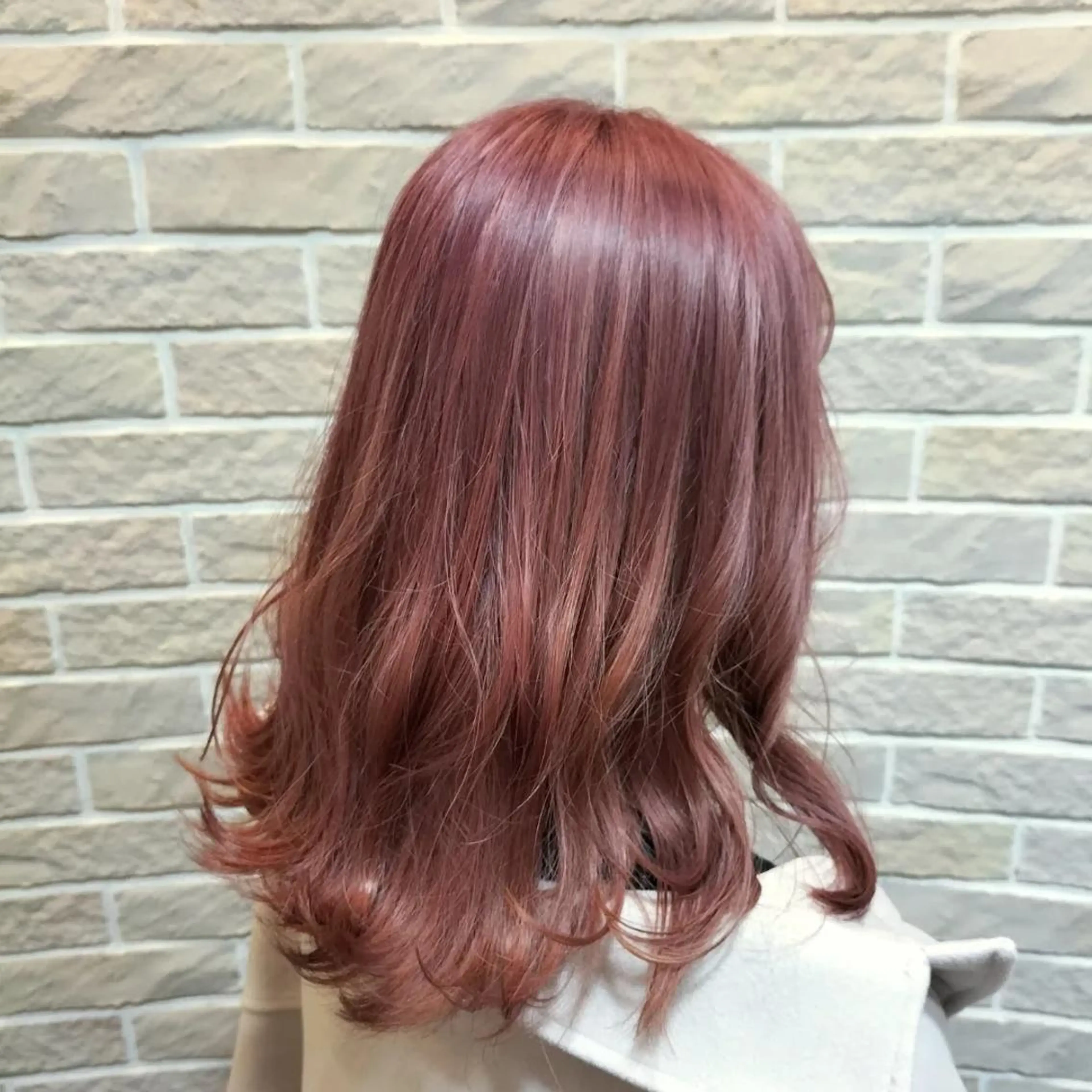 ロング カラー ベージュカラー ピンクカラー ピンクベージュ カット ヘアカラー トリートメント enn.bleach by t.a.g所属・SHUNTA /ブリーチ/レイヤーのヘアスタイル