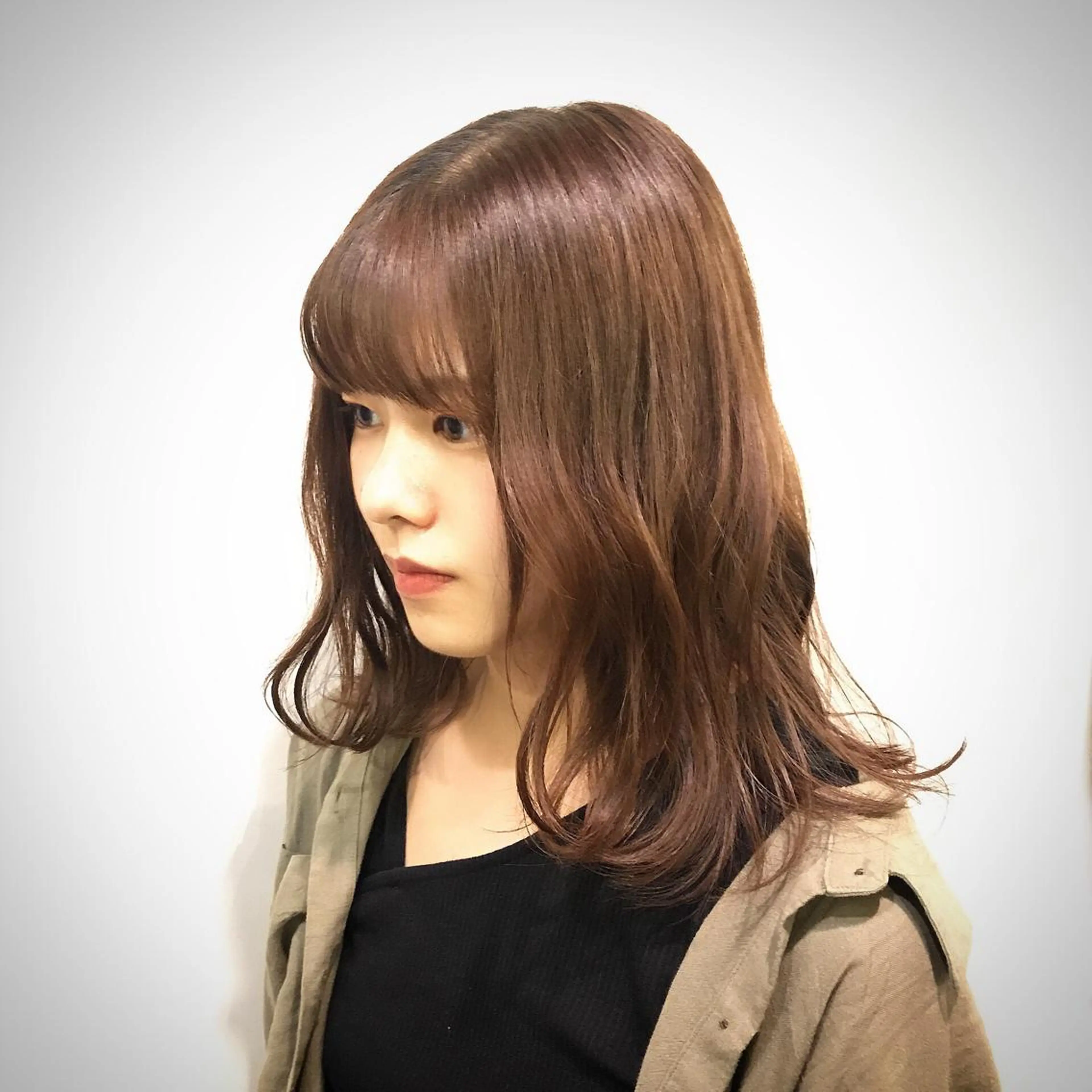 セミロング 縮毛矯正専門店店長 佐々木動画モデル募集のヘアスタイル