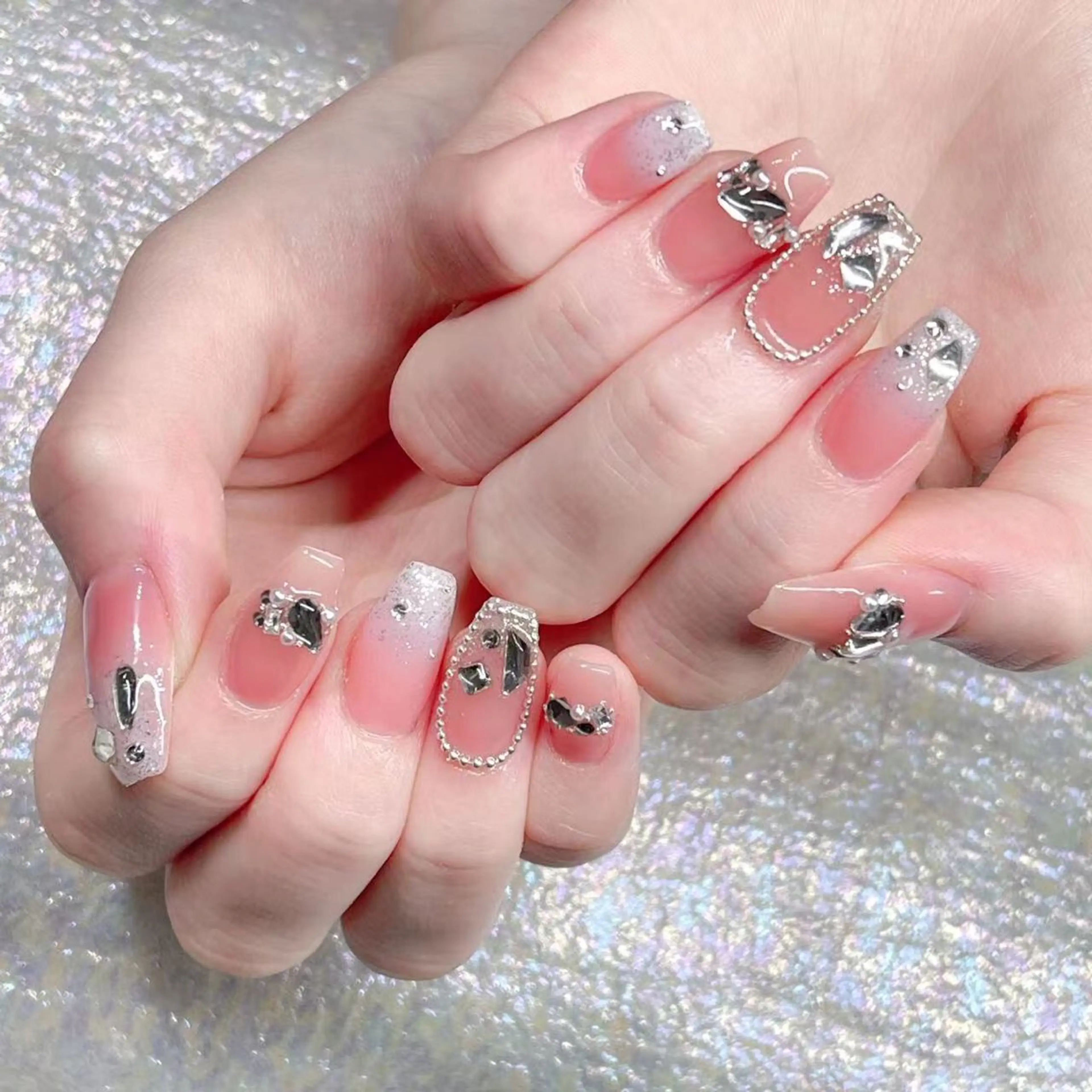 ネイル ハンドネイル Queens テイのネイルデザイン