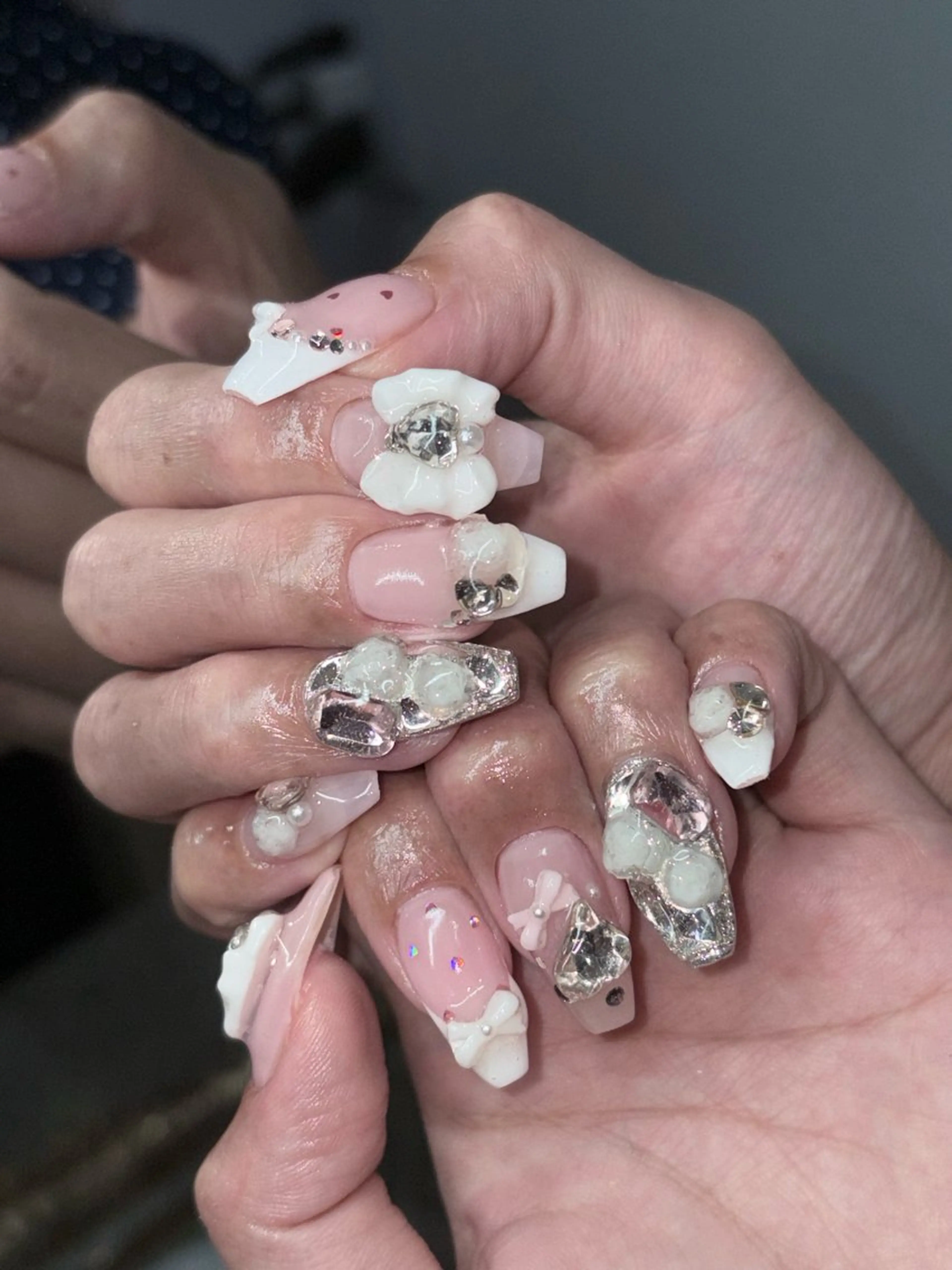 ネイル ハンドネイル NES NAIL所属・さゆり￤推しキャラ ￤ロングネイル🩷のネイルデザイン