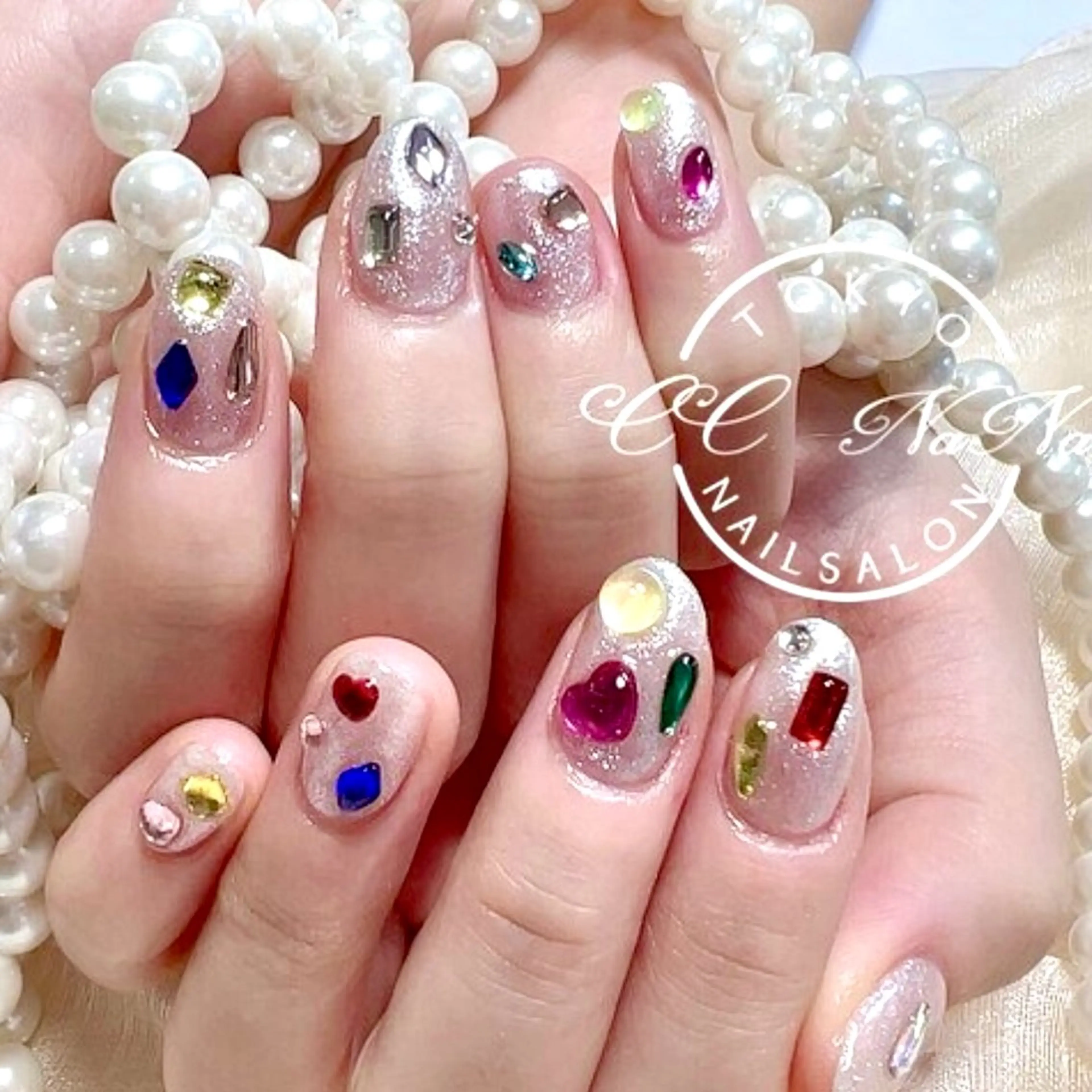 【初回オフ無料★ケア込】✨ワンホンネイル✨ワンカラー➕カラーストーン無制限貼り放題(ハート、スター、ストーンok)✨の写真