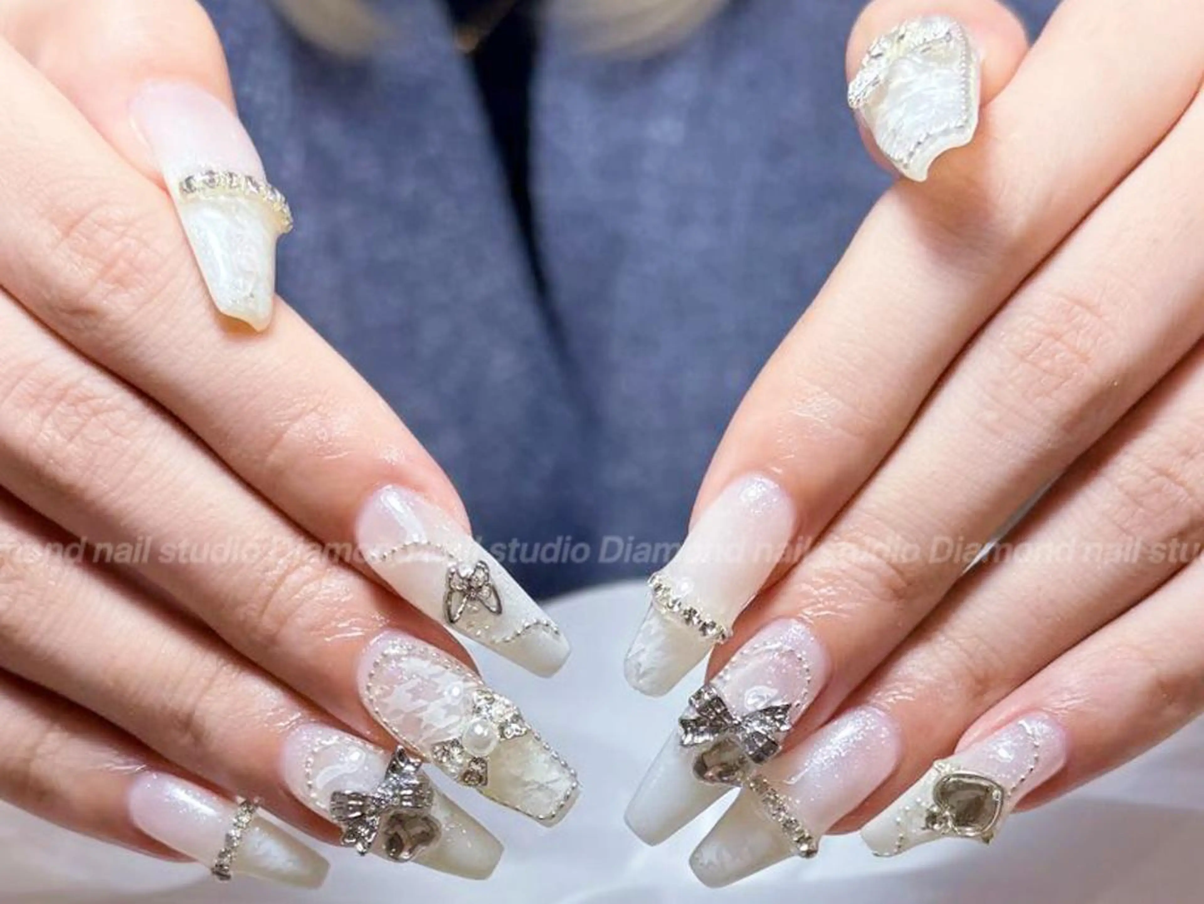 ネイル アートネイル オーロラネイル ガーリー キラキラネイル 韓国ネイル ハンドネイル DIAMOND Nail🍒のネイルデザイン