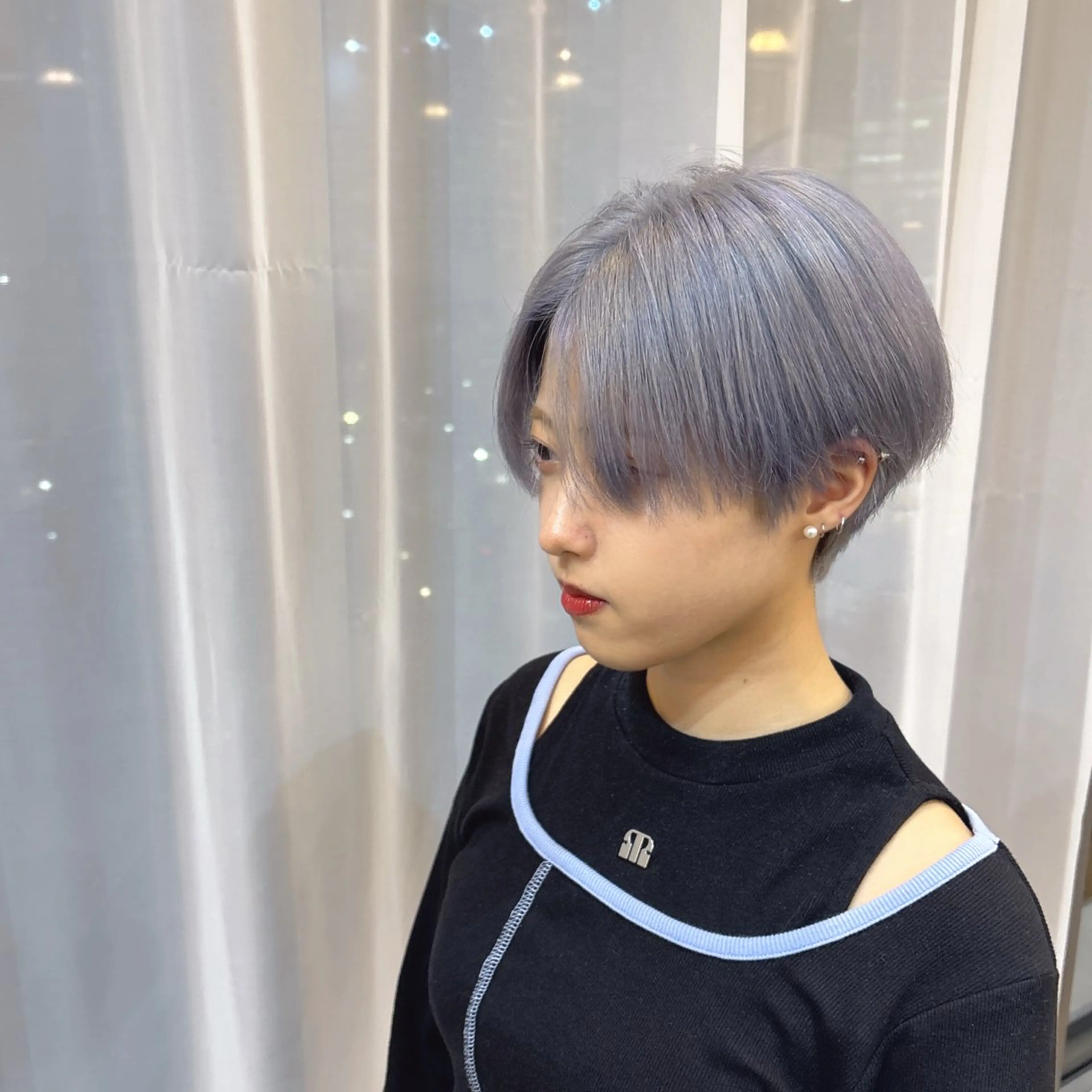 ショート カラー ブリーチ ブルーカラー ケアブリーチ シルバー 似合わせカット‪// 鶴我万唯華のヘアスタイル