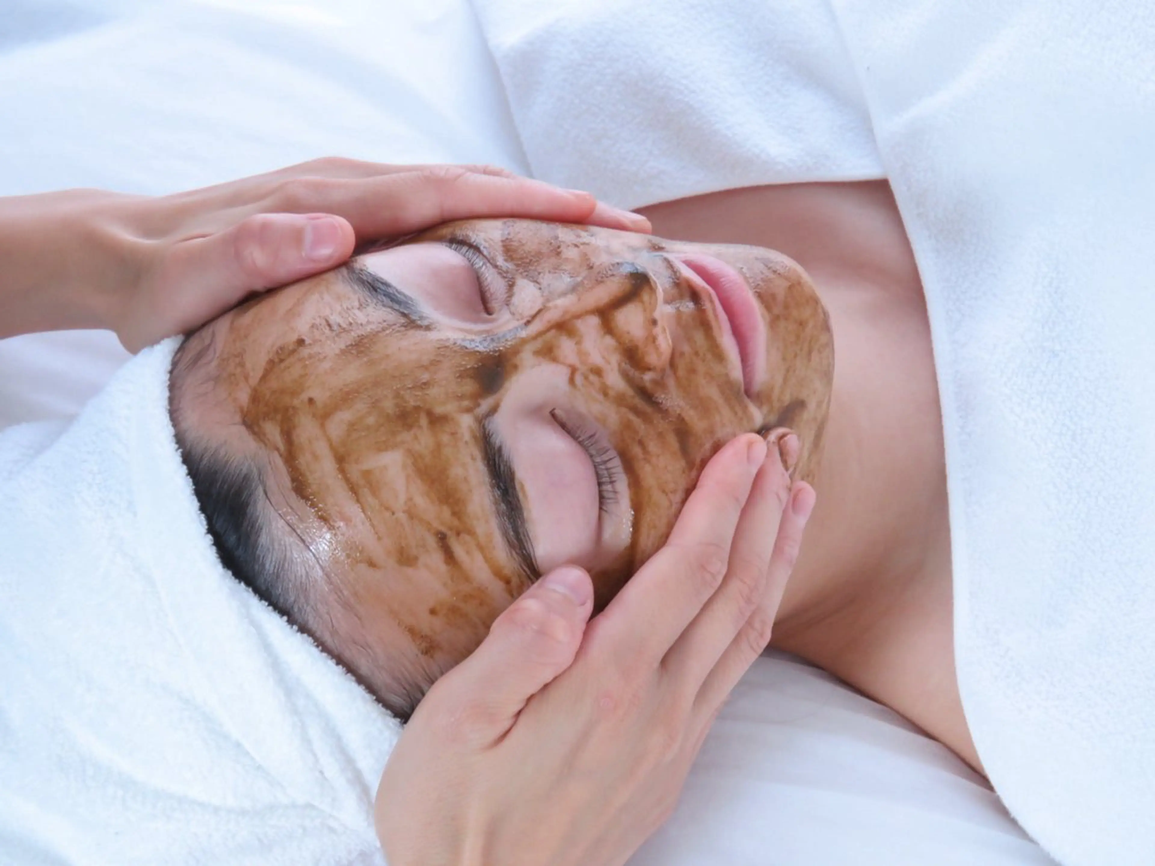 剥けない漢方ハーブピーリング🌿ダウンタイム無し、敏感肌でも施術可能🉑毛穴スッキリ洗浄・小顔マッサージつきの写真