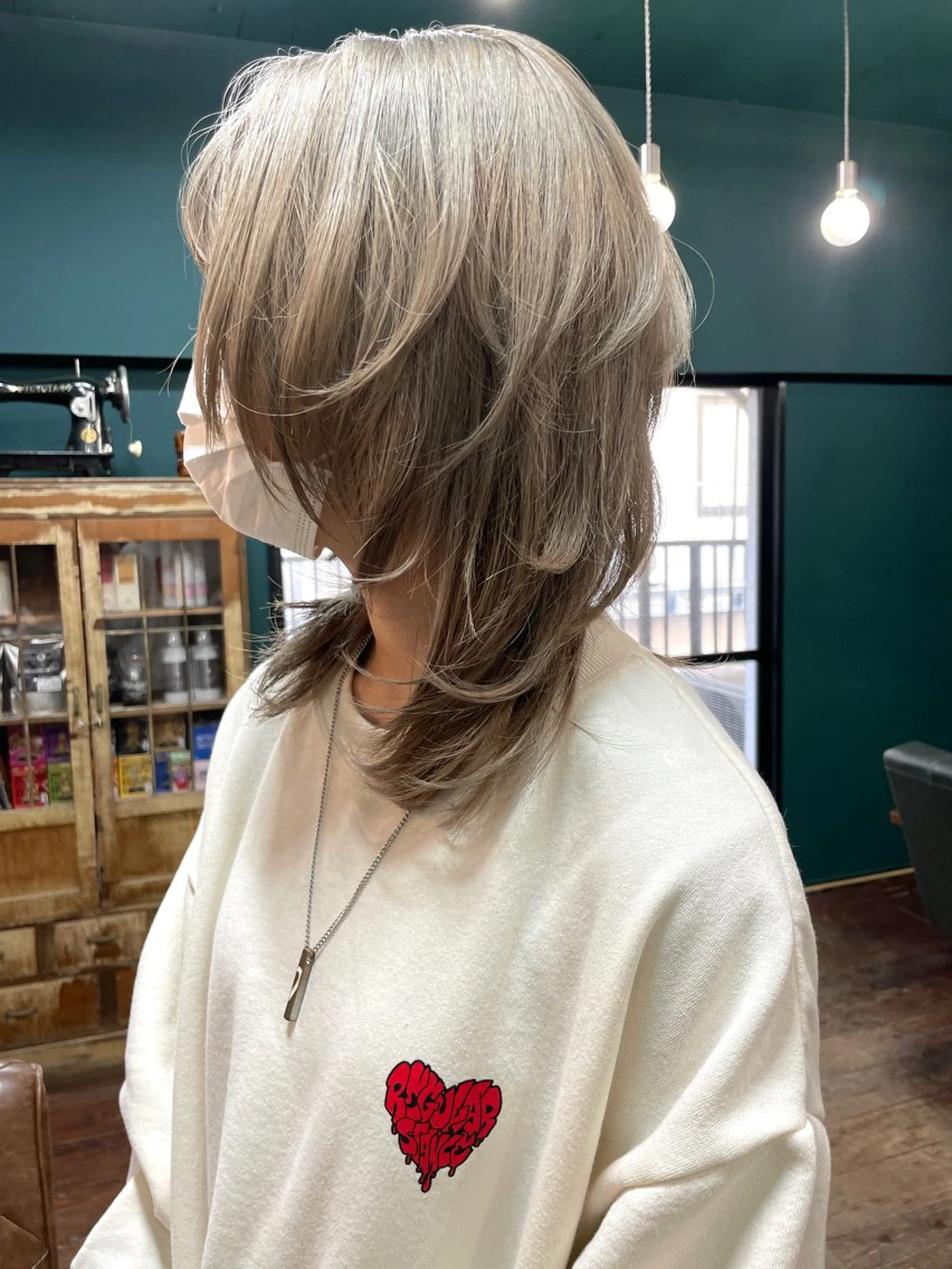 ミディアム レイヤーカット ウルフカット ウルフレイヤー カット ヘアカラー トリートメント vivre libre所属・vivre libreのヘアスタイル