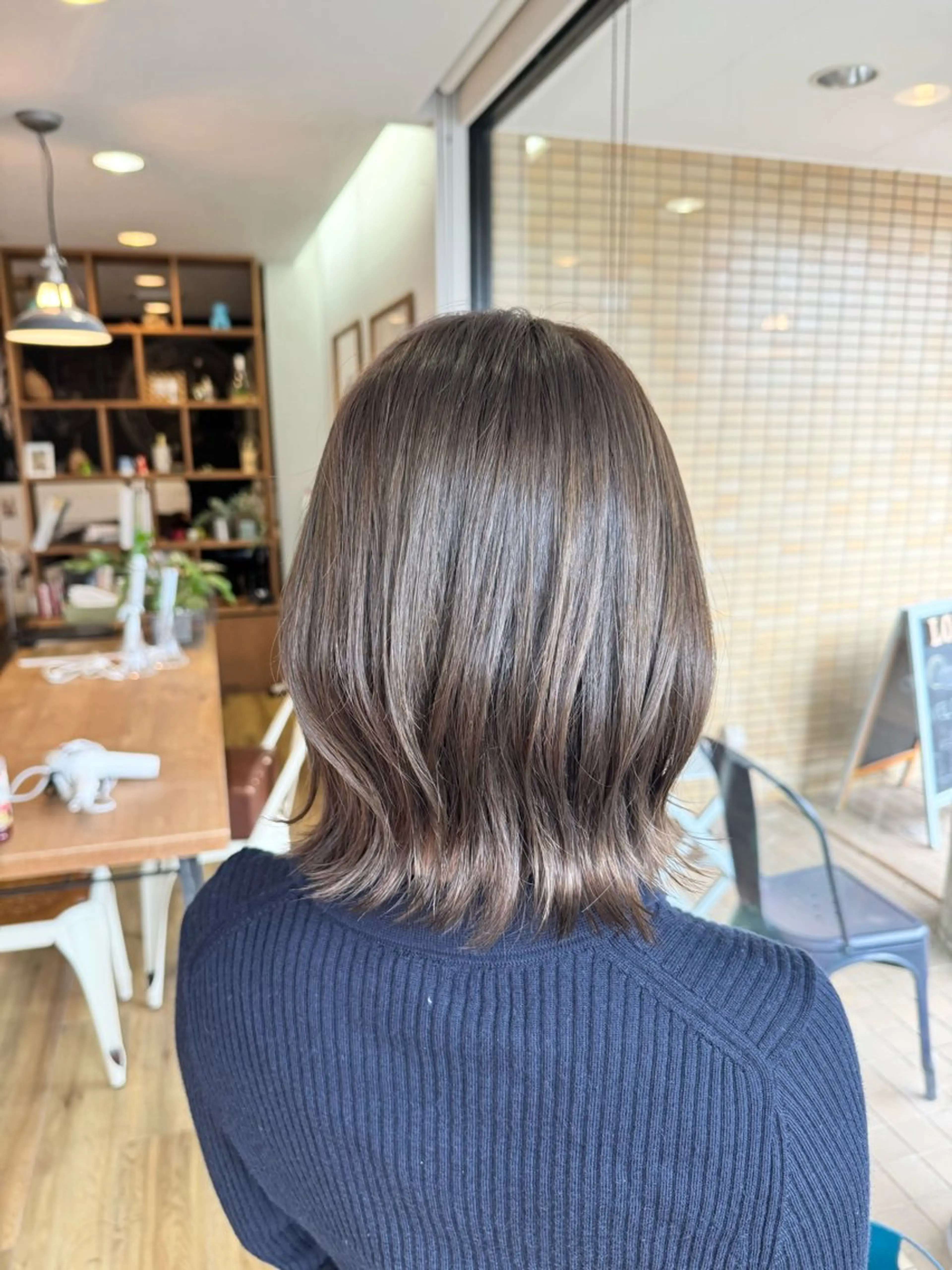 ミディアム カラー ベージュカラー オリーブベージュ ヘアカラー トリートメント ツキダテ ユイのヘアスタイル
